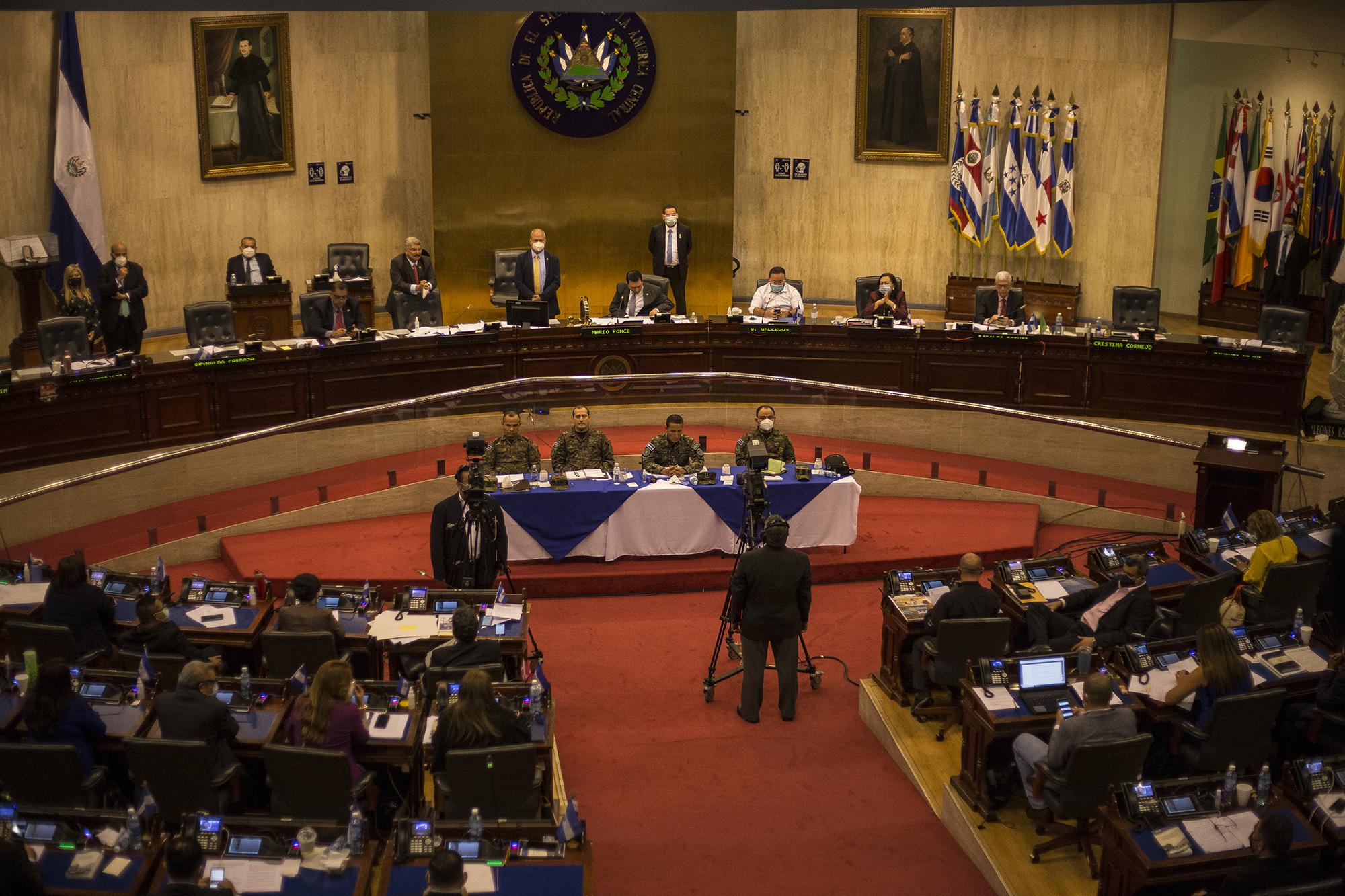 La Asamblea Legislativa interpeló al ministro de Defensa, Francis merino Monroy, el 21 de agosto. El ministro evadió la mayoría de preguntas relacionadas con la toma del Salón Azul por parte de la Fuerza Armada el 9 de febrero. Foto de El Faro: Víctor Peña.