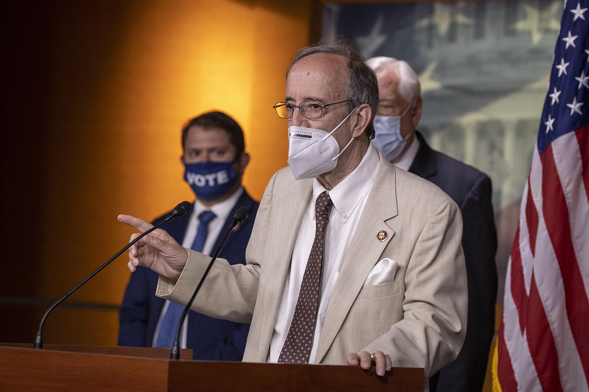 Eliot Engel, presidente del Comité de Asuntos Exteriores de la Cámara de Representantes, en una conferencia en el Capitolio, el 30 de junio.  Foto de Tasos Katopodis/Getty Images/AFP