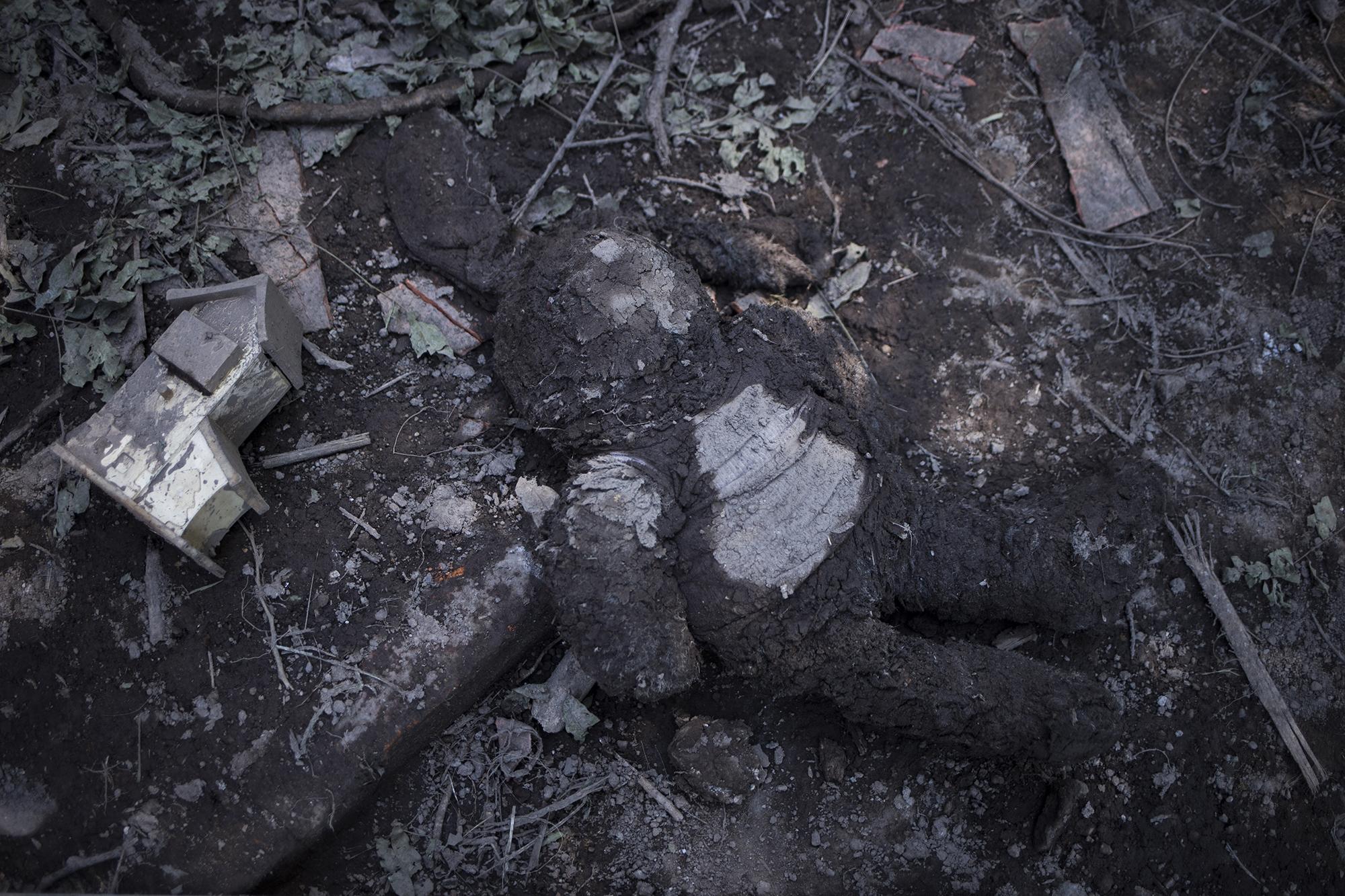 De las 60 viviendas afectadas en los caseríos Los Angelitos 1 y 2 del cantón El Chorizo, de Nejapa, más de 30 quedaron soterradas. Foto de El Faro: Víctor Peña. 