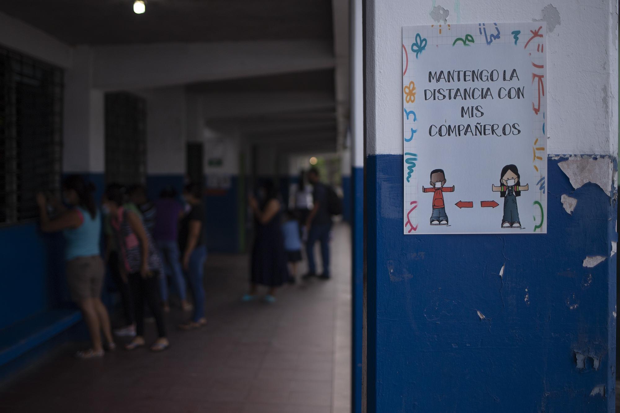 Según el director del Centro Escolar República de Brasil, Francisco Ramírez, la institución se empezó a preparar desde hace un mes con la rotulación y desinfección de lugares comunes para el bienestar de los alumnos y para que los padres de familia puedan enviar con toda confianza a sus hijos, 