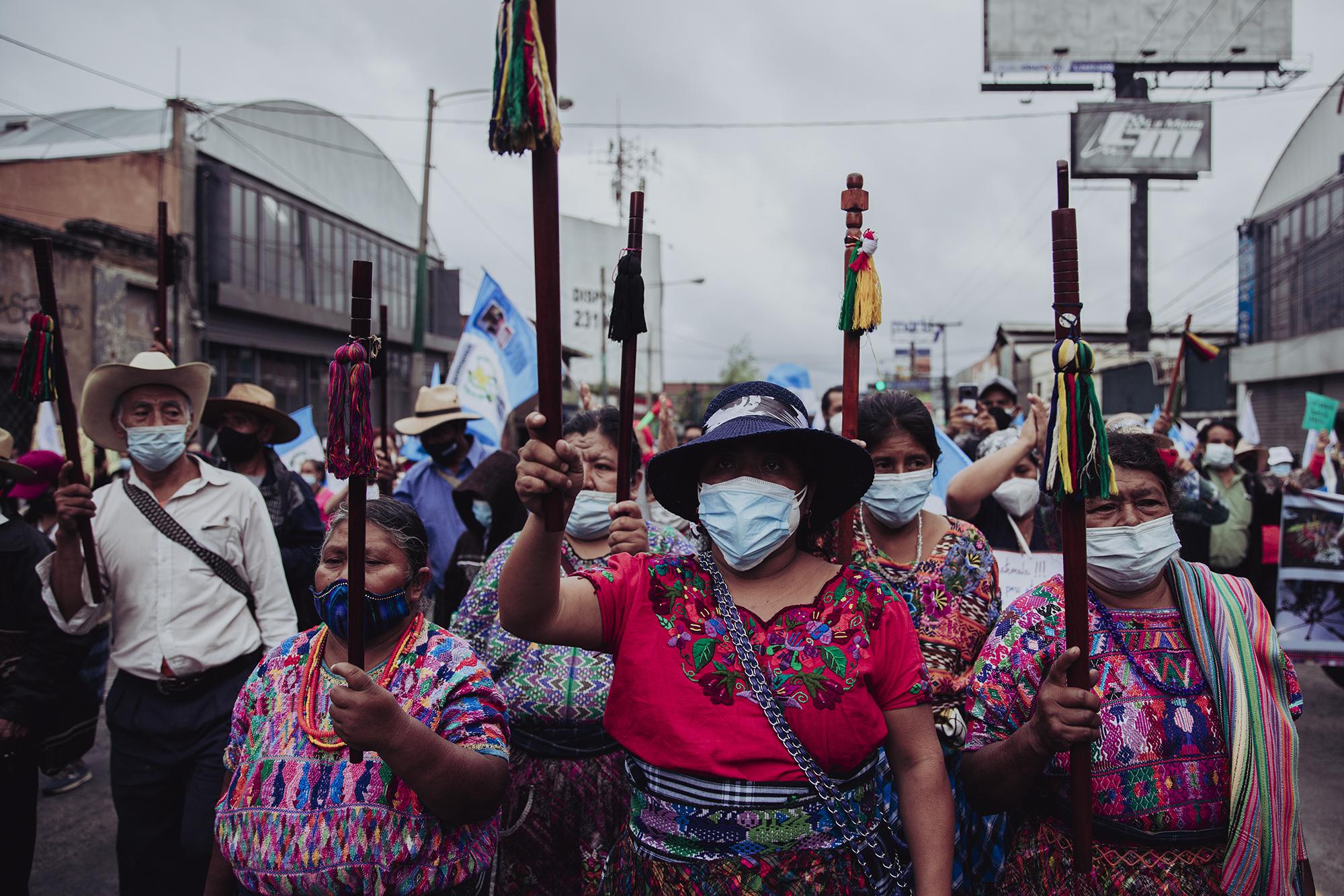 Llegada de las lideresas y líderes del pueblo Maya Poqomam de Santa Cruz que se unieron a un breve paro nacional a finales de julio de 2021 en Ciudad de Guatemala para exigir la renuncia de la fiscal Consuelo Porras. Foto de El Faro: Carlos Barrera