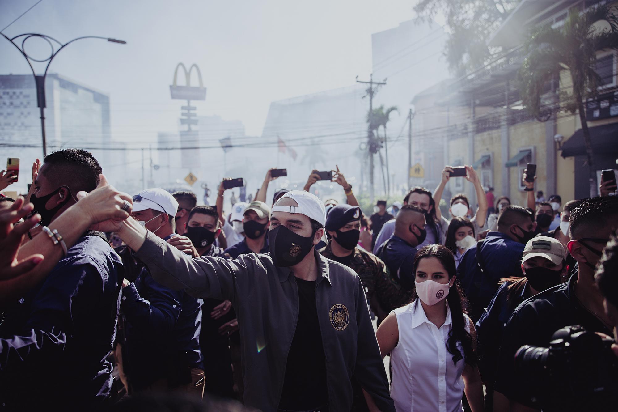 El quinquenio para el que Nayib Bukele fue elegido concluye el 1 de junio de 2024 y, aunque la Constitución impide la reelección inmediata, la nueva Sala de lo Constitucional –afín al bukelismo– ya avalado que pueda presentarse. Foto de El Faro: Carlos Barrera. 