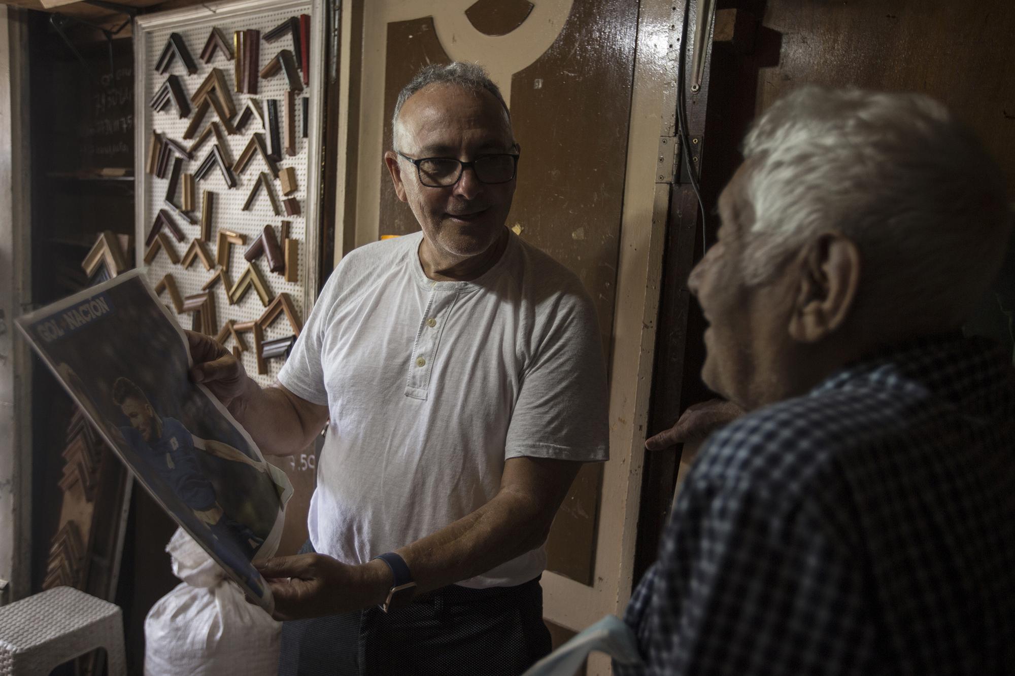 After 48 years in the United States, Carlos Zavaleta, father of centerback Eriq Zavaleta, returned to El Salvador to watch his son play for La Selecta. The next day he visited his old home in Santa Ana where, to his shock, he found his uncle Héctor Armando Sánchez, 91, who he no longer remembered. “This is another country to me,” he said.