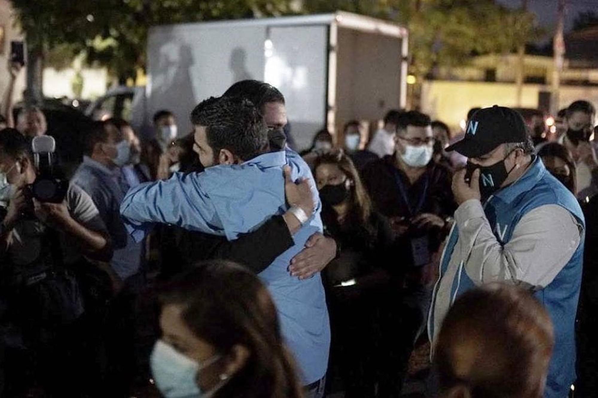 El 28 de febrero de 2021, Lester Toledo celebró junto con el presidente de Nuevas Ideas, Xavier Zablah Bukele, el triunfo en las elecciones con el que conquistaron una súper mayoría de asientos en la Asamblea Legislativa. Fotografía, cuenta oficial de Instagram de Lester Toledo.