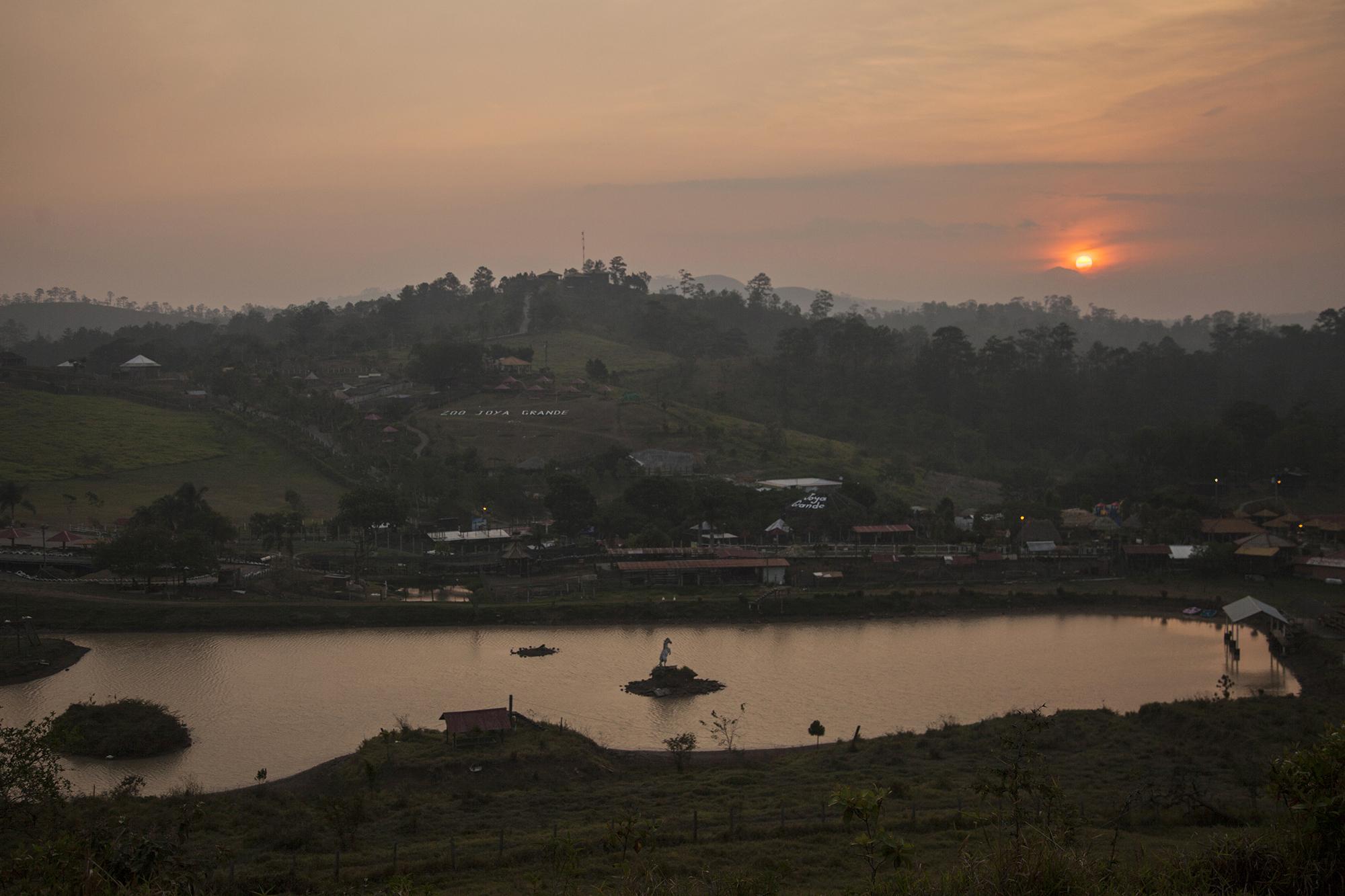 Joya Grande, el zoológico privado de Los Cachiros, ubicado entre los bosques del municipio de Santa Cruz de Yojoa y que fue incautado por el gobierno hondureño en el año 2013. Foto de El Faro: Víctor Peña.