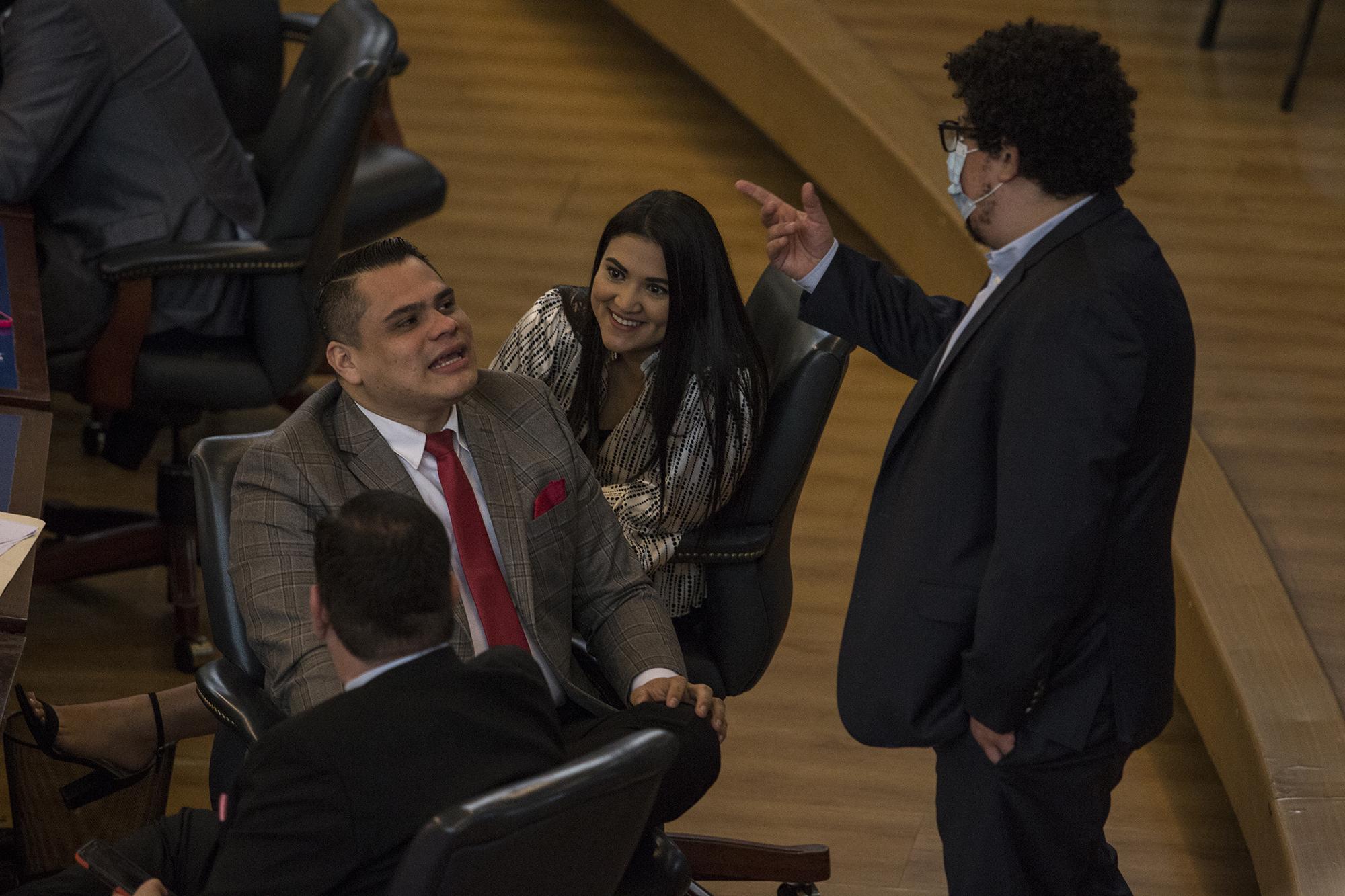 Caleb Navarro, deputy leader of the Nuevas Ideas bloc, during the first plenary session of 2022. Photo: Víctor Peña/El Faro