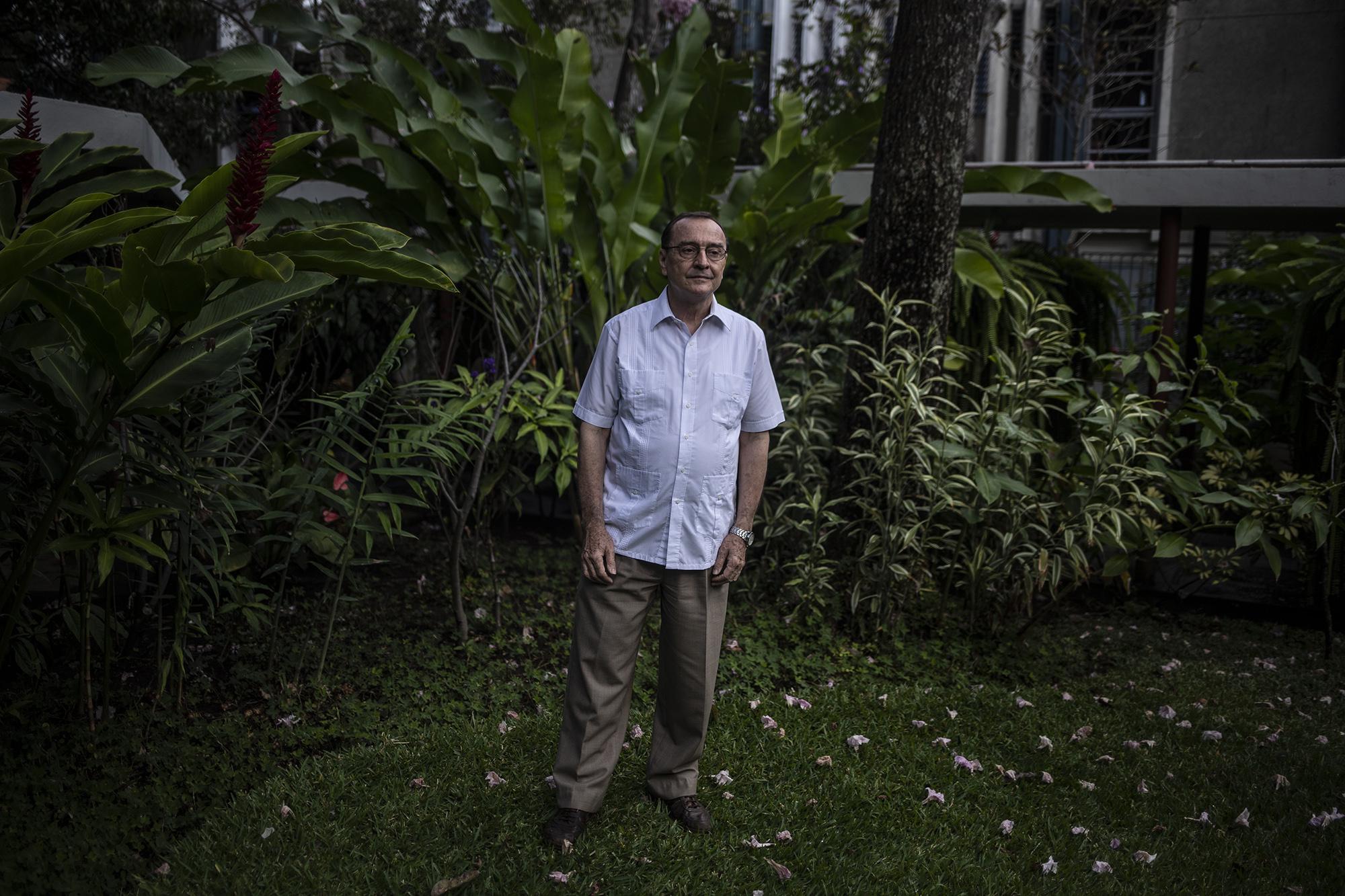 Oliva es catalán y cumplirá 65 años en octubre. En 2008, después de años en Honduras y Nicaragua, llegó a la UCA en El Salvador donde ocupó el cargo de vicerrector de proyección social. Foto de El Faro: Carlos Barrera