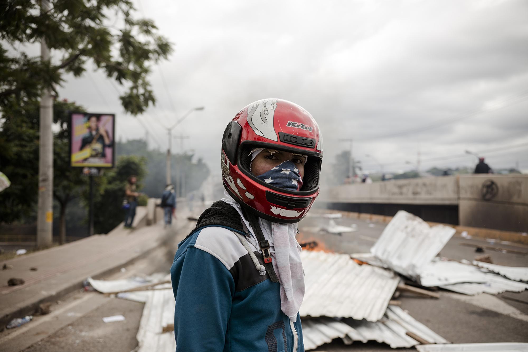 In the wake of the 2017 reelection of Juan Orlando Hernández (colloquially known as JOH) in Tegucigalpa, Honduras, some protestors told El Faro that they took to the streets not to support his opponent, Salvador Nasralla, nor the opposition party Libre. The protests, they said, were a referendum on Hernández