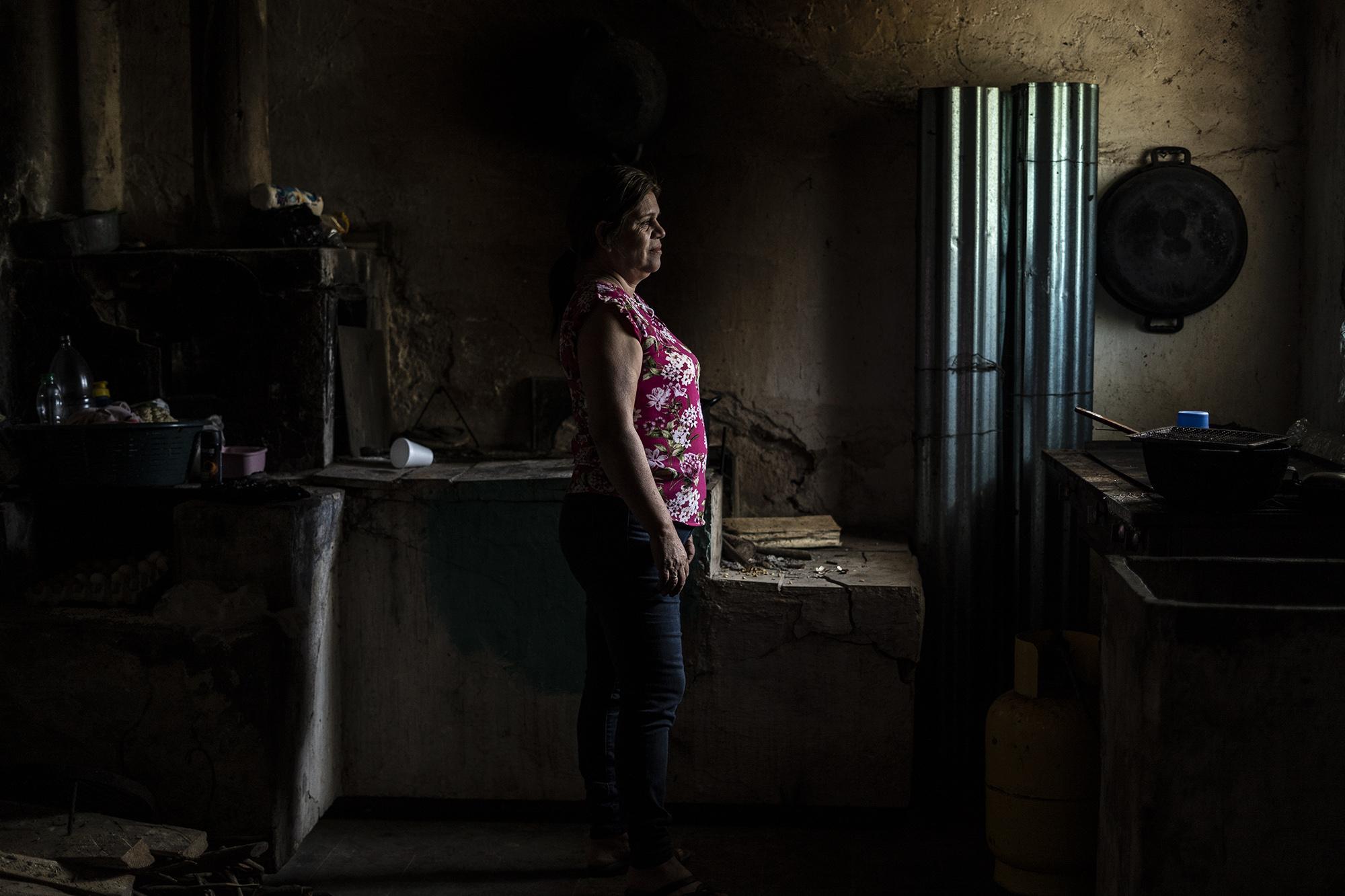 La casa de Guadalupe Rivera funciona como centro de reuniones y taller para que las empleadas domésticas puedan aprender un oficio y tener un ingreso extra al de su trabajo. Foto de El Faro: Carlos Barrera