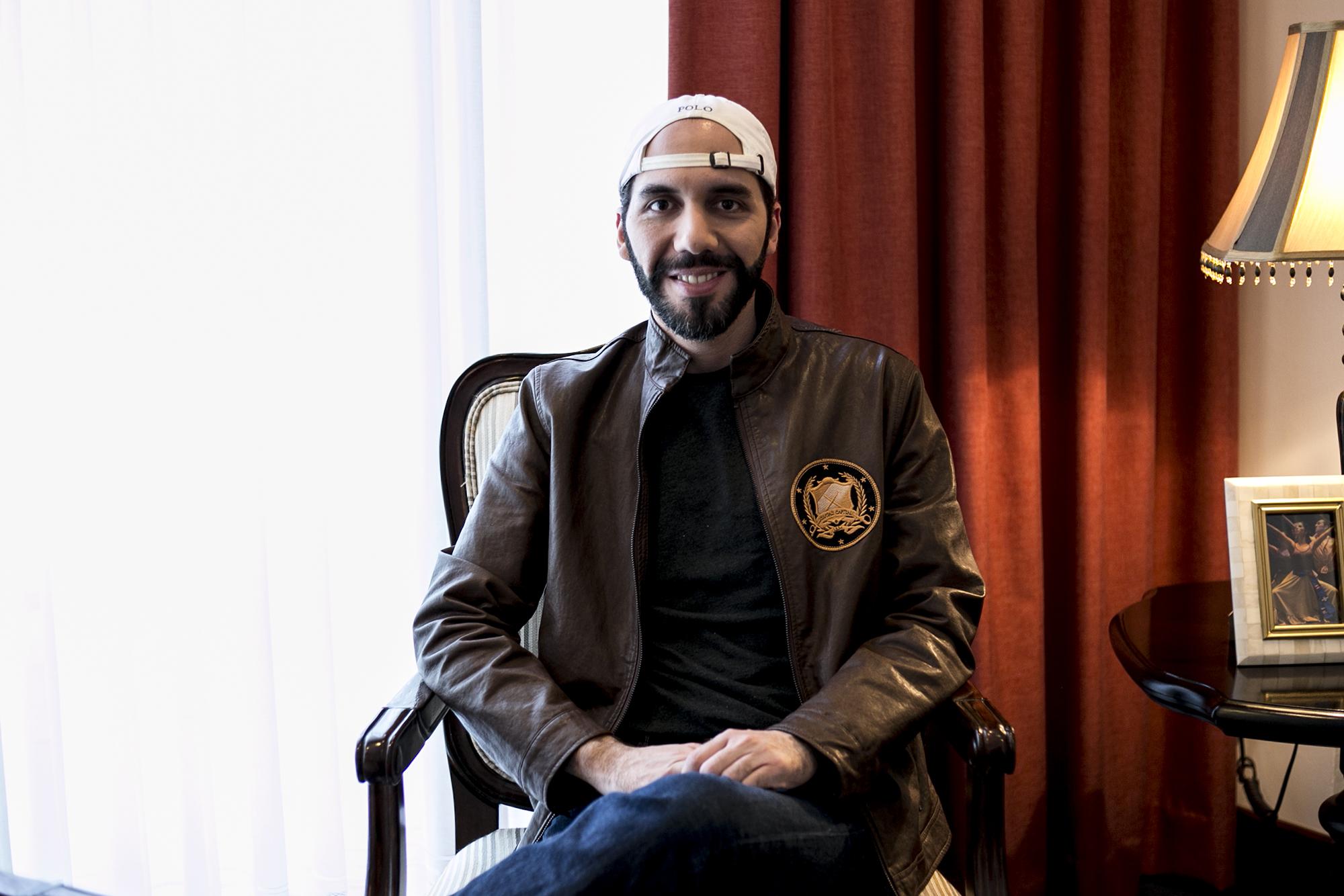 El alcalde de San Salvador Nayib Bukele es entrevistado por El Faro en su despacho en San Salvador, el 9 de marzo de 2017. Foto: Fred Ramos