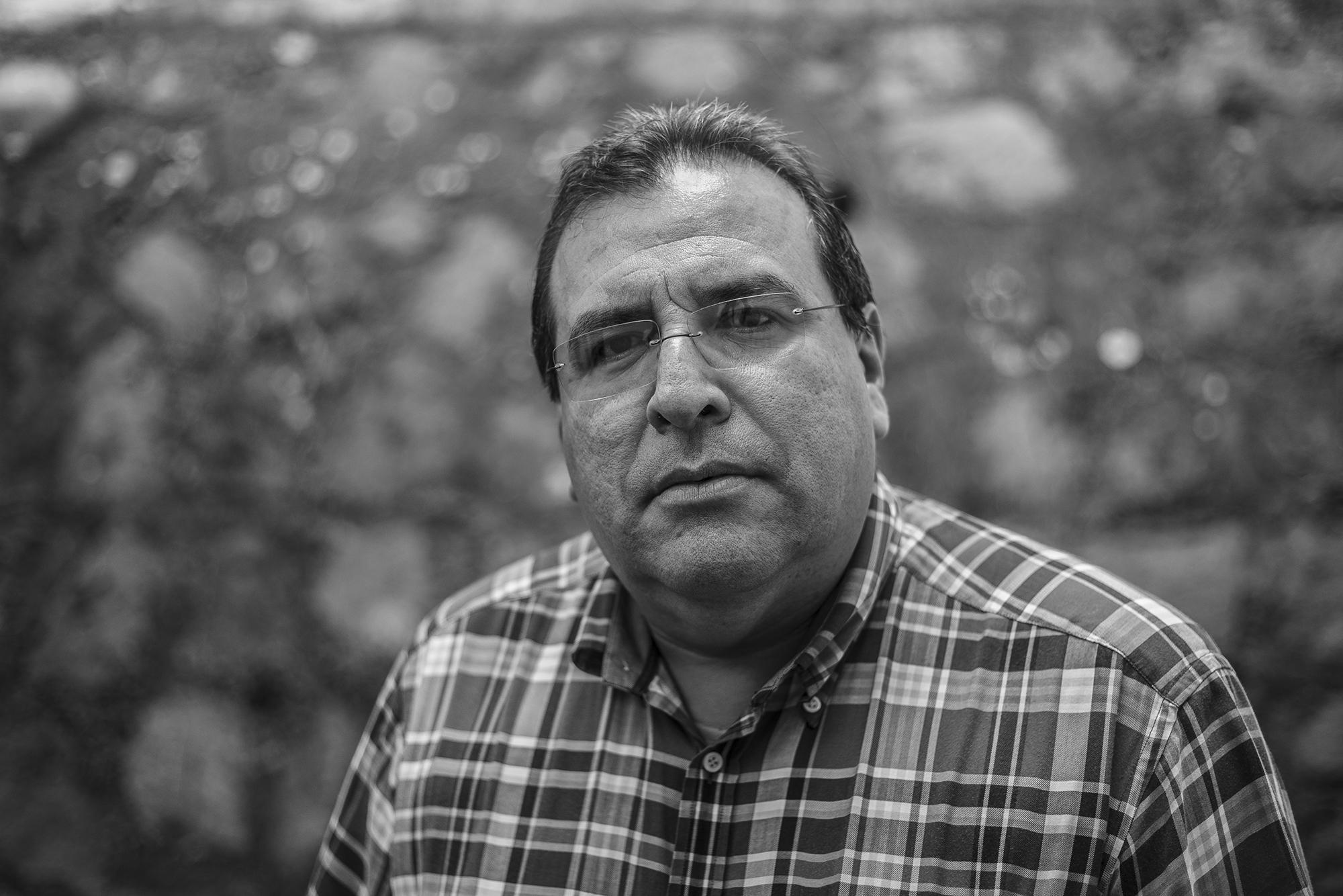 Joaquín Aguilar es sociólogo graduado de la UCA, con estudios de posgrado en cooperación internacional por la Universidad del País Vasco de España, y de Administración de empresas y mercadeo en ISEADE-FEPADE. Egresado de Ciencias políticas de la UCA. Fue gobernador departamental de La Libertad.