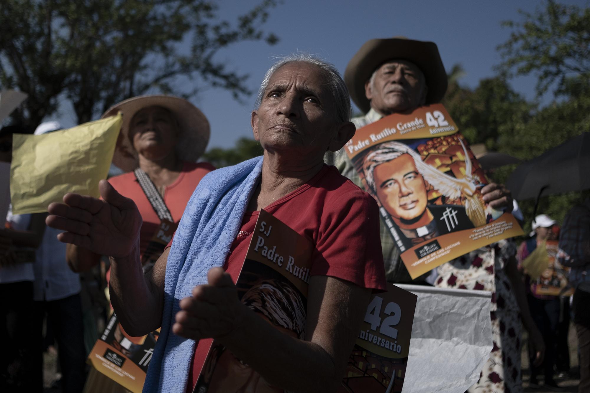 Hortensia Amaya tiene 80 años y vive en el municipio de Aguilares. Cada 12 de marzo asiste al lugar llamado Las Tres Cruces, donde fue asesinado el Padre Grande. 