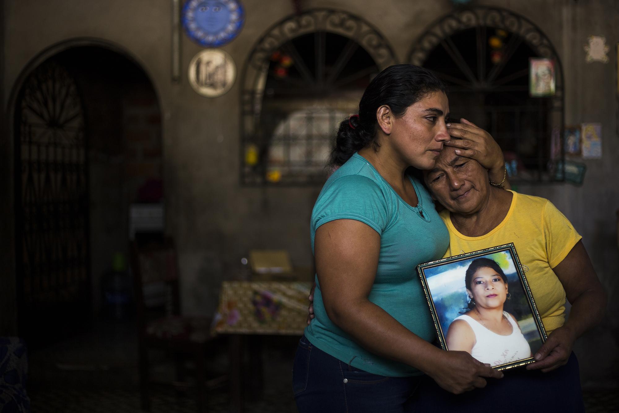 On May 12, 2010 Ana Ruth Ávalos disappeared from the beauty salon where she worked, in the community of La Esperanza, Santiago Texacuangos municipality, El Salvador. She was 25 years old. Now, her mother, Edith, and her sister, Cecilia (pictured here), know that the owner of the beauty salon forced Ana Ruth to travel to the United States with an underage girl whose parents had paid for the trip. Months later, following the killing of 72 migrants in Tamaulipas in August 2010, Cecilia responded to a public call from the Salvadoran and Mexican governments for family members of the disappeared to submit their DNA for testing, in an effort to identify the victims of the massacre. She knew that Ana Ruth hadn’t taken that route, but she sensed that this was the way to find her. She waited for two more years. On Sept. 5, 2012, the Salvadoran Ministry of Foreign Affairs, using the data she had submitted to the DNA bank, confirmed that Ana Ruth’s body had been found in the Arizona desert, about 20 kilometers from Tucson. Photo: Víctor Peña.