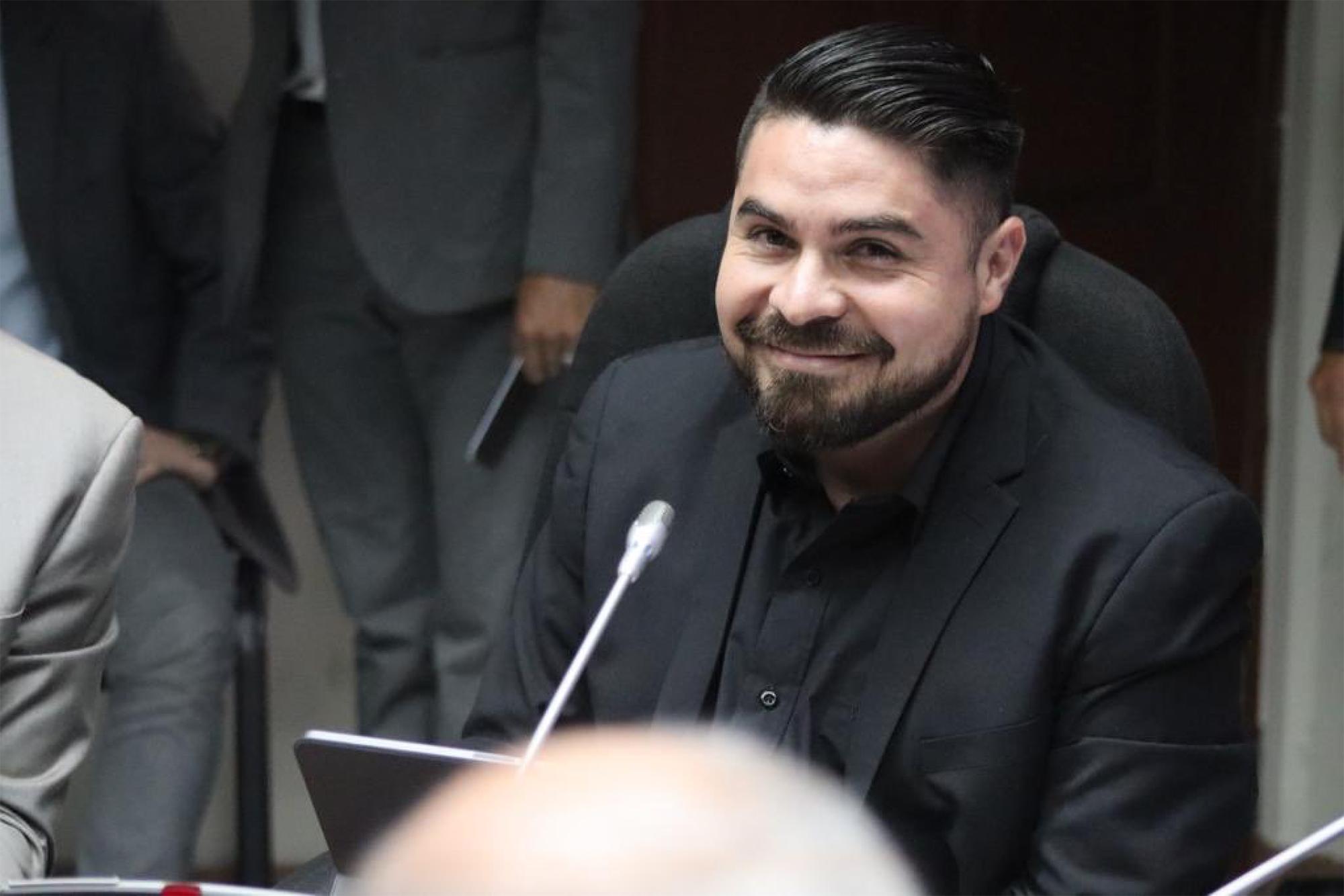 Carlos Marroquín, director de Reconstrucción de Tejido Social, durante su interpelación por parte de diputados de Arena y FMLN en una Comisión Especial de la Asamblea Legislativa. Foto de El Faro: Secretaría de la Presidencia. 