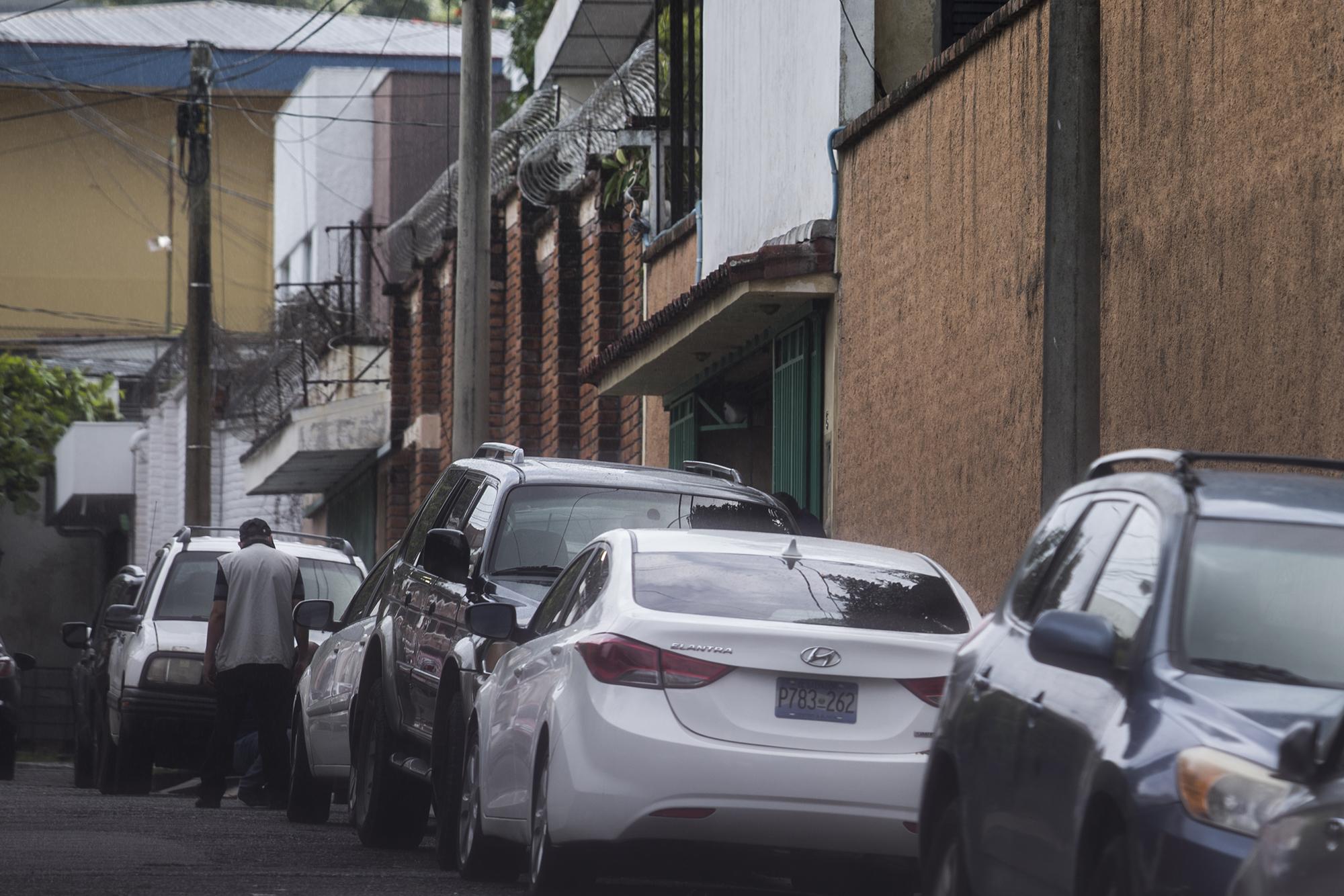 Exterior de las oficinas donde, hasta septiembre de 2020, estuvieron domiciliadas Grupo Plan B, Media Latam Group y Última Hora, en el pasaje 4 de la Residencial Americana, sobre la calle La Mascota, en San Salvador. Foto: Víctor Peña.