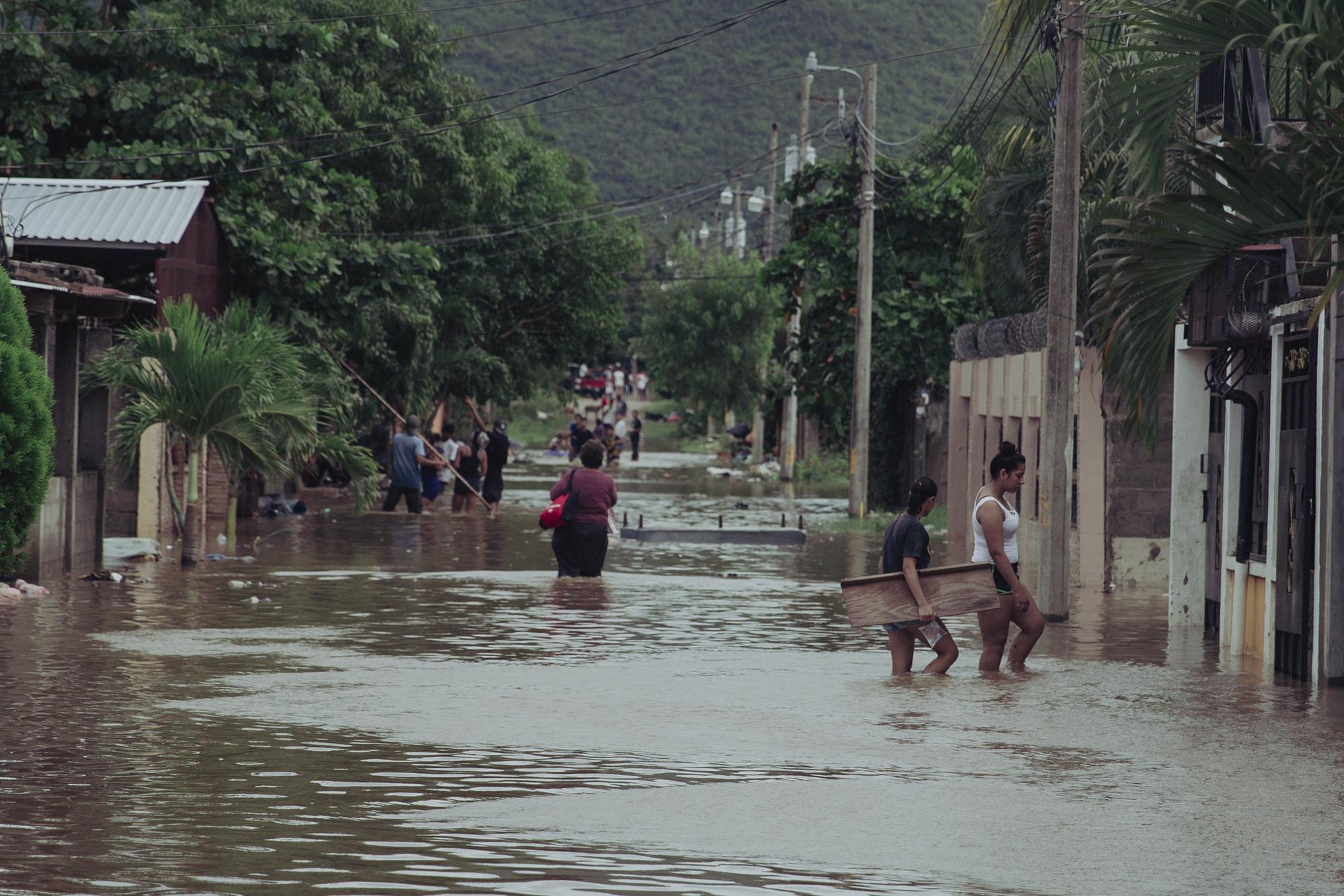 El río Ulúa es uno de los más caudalosos de Honduras. A su paso por el municipio Pimienta en el departamento de Cortés inundó todas las calles y cortó la carretera que comunica al municipio con la capital de Honduras, Tegucigalpa.