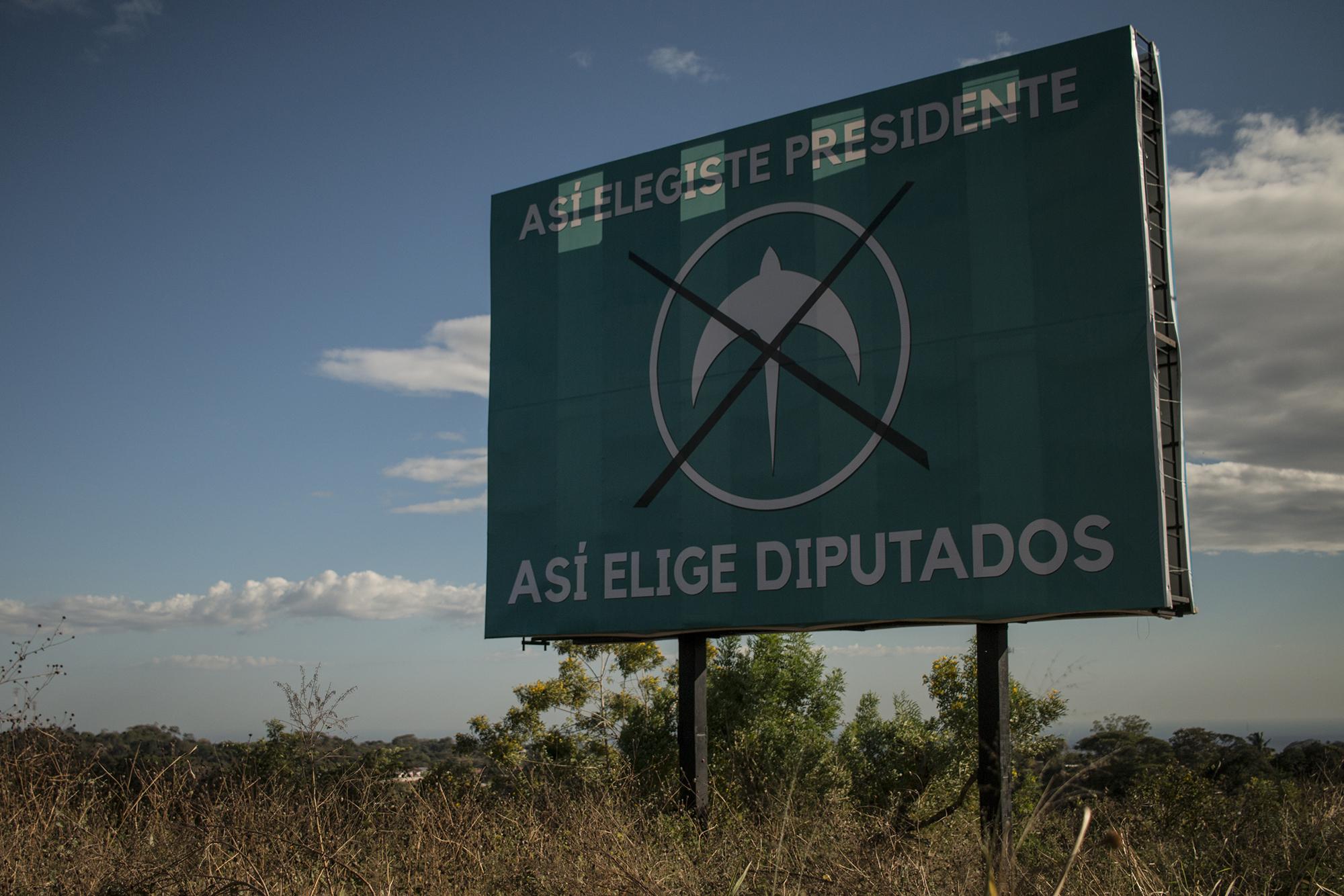 La propaganda del partido Gana se ha apropiado de la simbología del partido Nuevas Ideas. Esto después que este partido sirviera como trampolín para que Nayib Bukele fuera elegido presidente en las elecciones de 2019. Foto de El Faro: Víctor Peña. 