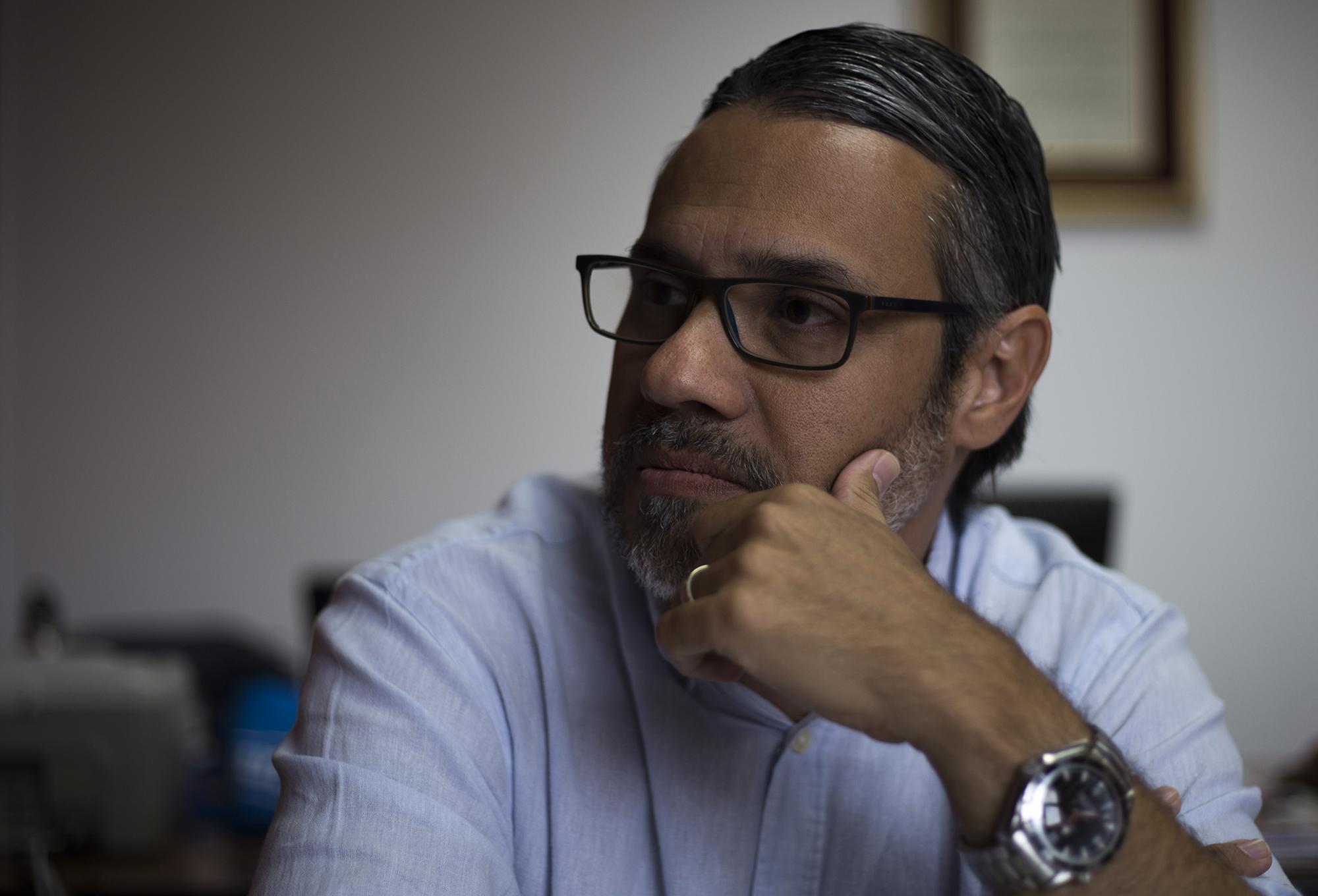 Heriberto Erquicia, director del Museo Nacional de Antropología, David J. Guzmán (MUNA), durante entrevista ofrecida a El Faro. Erquicia habló de la importancia del sitio arqueológico Tacuscalco, en el municipio de Nahulingo, y que está siendo devastado por la empresa constructora 