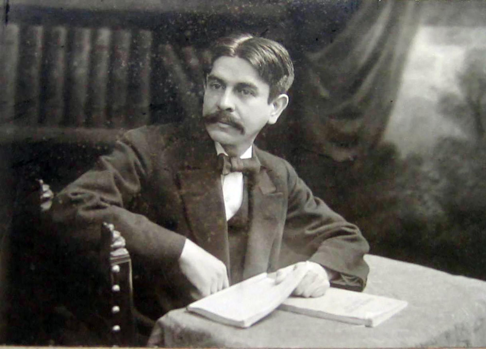 Alberto Masferrer, cerca de 1915. Las ideas de Masferrer, escritor, filósofo y político nacido en Alegría (Usulután) en 1868 y fallecido en San Jacinto (San Salvador) en 1932, siguen suscitando debates un siglo después. Destaca el impacto de su obra Minimun Vital.