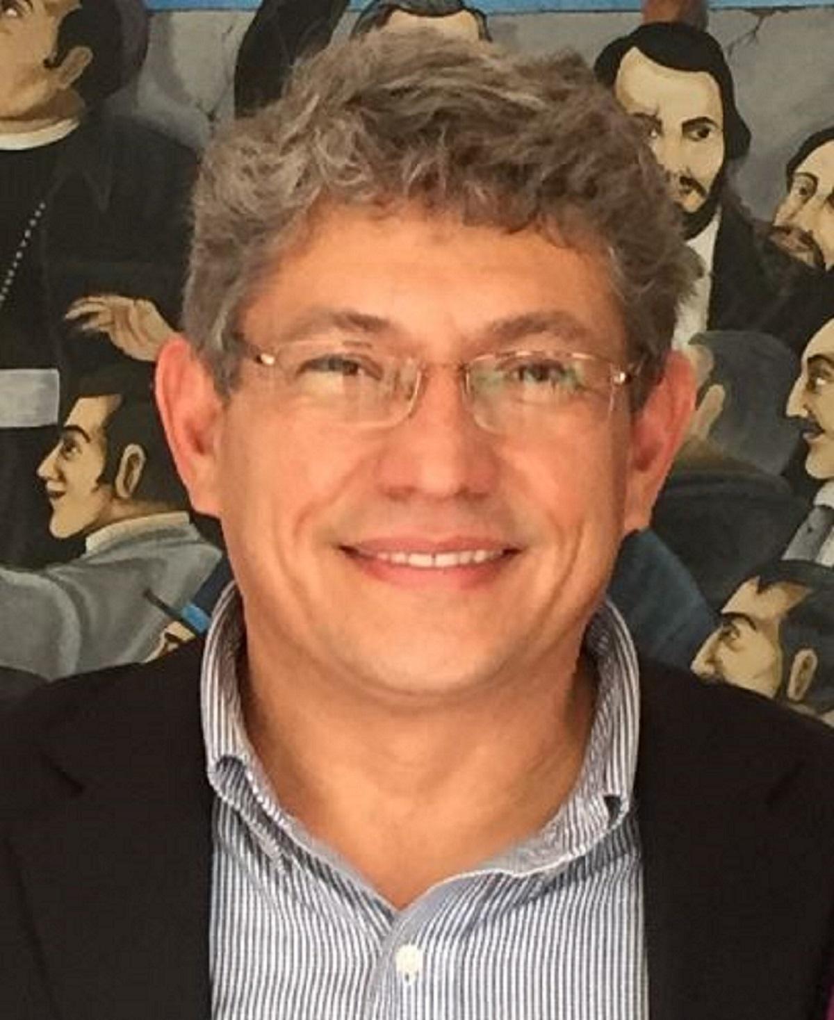 Bernardo López es ingeniero aeroespacial salvadoreño. Trabaja en el Jet Propulsion Laboratory de la NASA en California y ha colaborado en el diseño de los Mars Land Rovers y antenas espaciales.