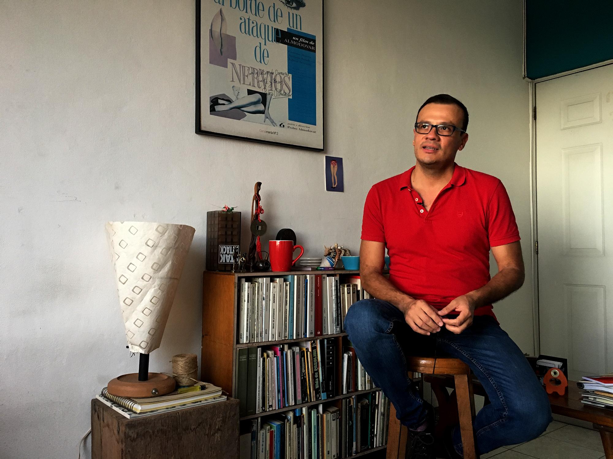 Élmer Menjívar, periodista y poeta.