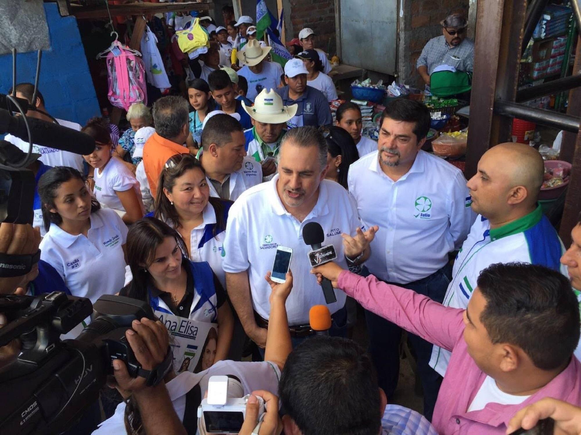 Fito Salume durante la campaña electoral de 2015. Foto tomada de su página oficial de Facebook. 