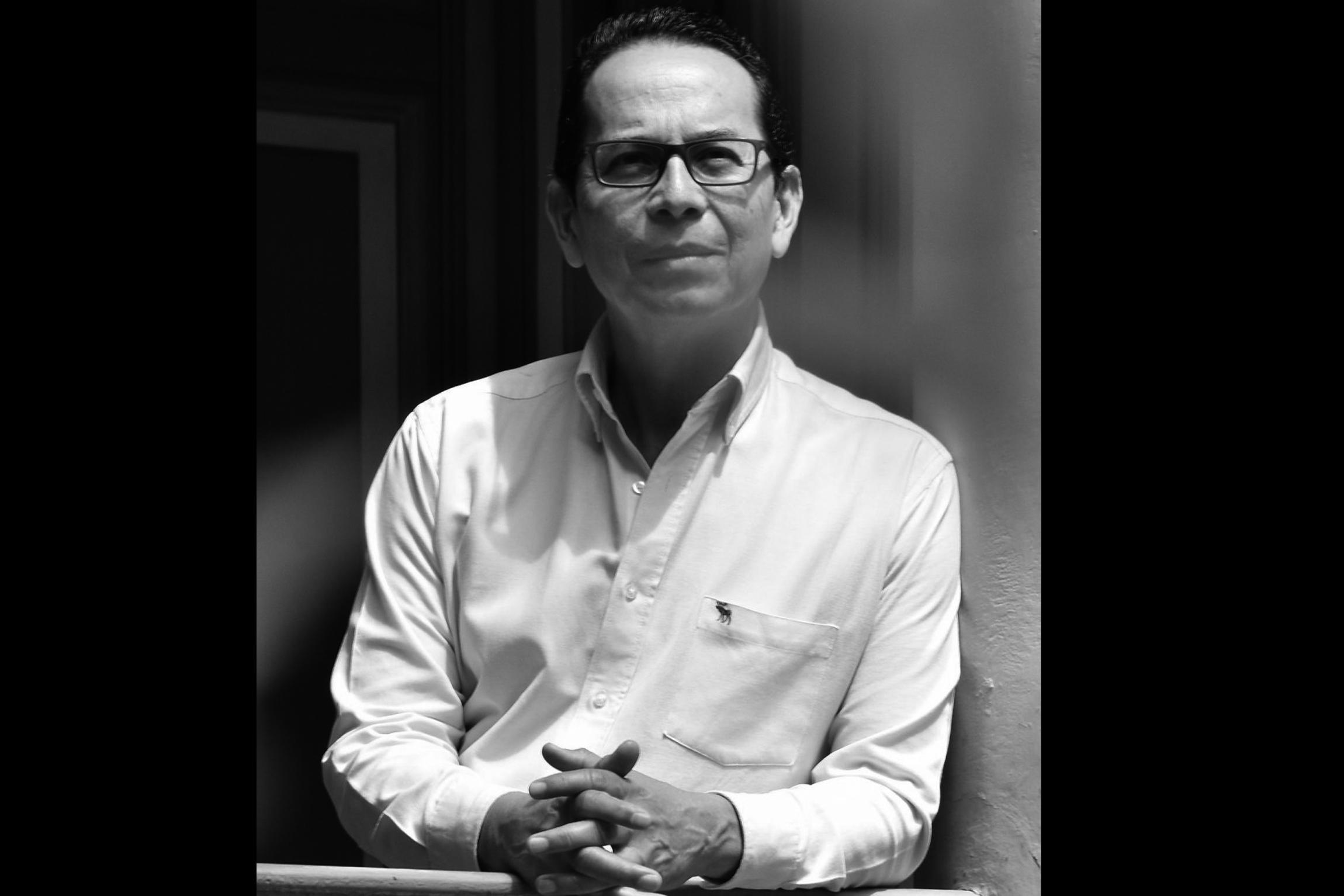 Luis R. Huezo Mixco es investigador en historia y autor del libro: Desafiando los Poderes, acción colectiva y frentes de masas en El Salvador (1948-1980).
