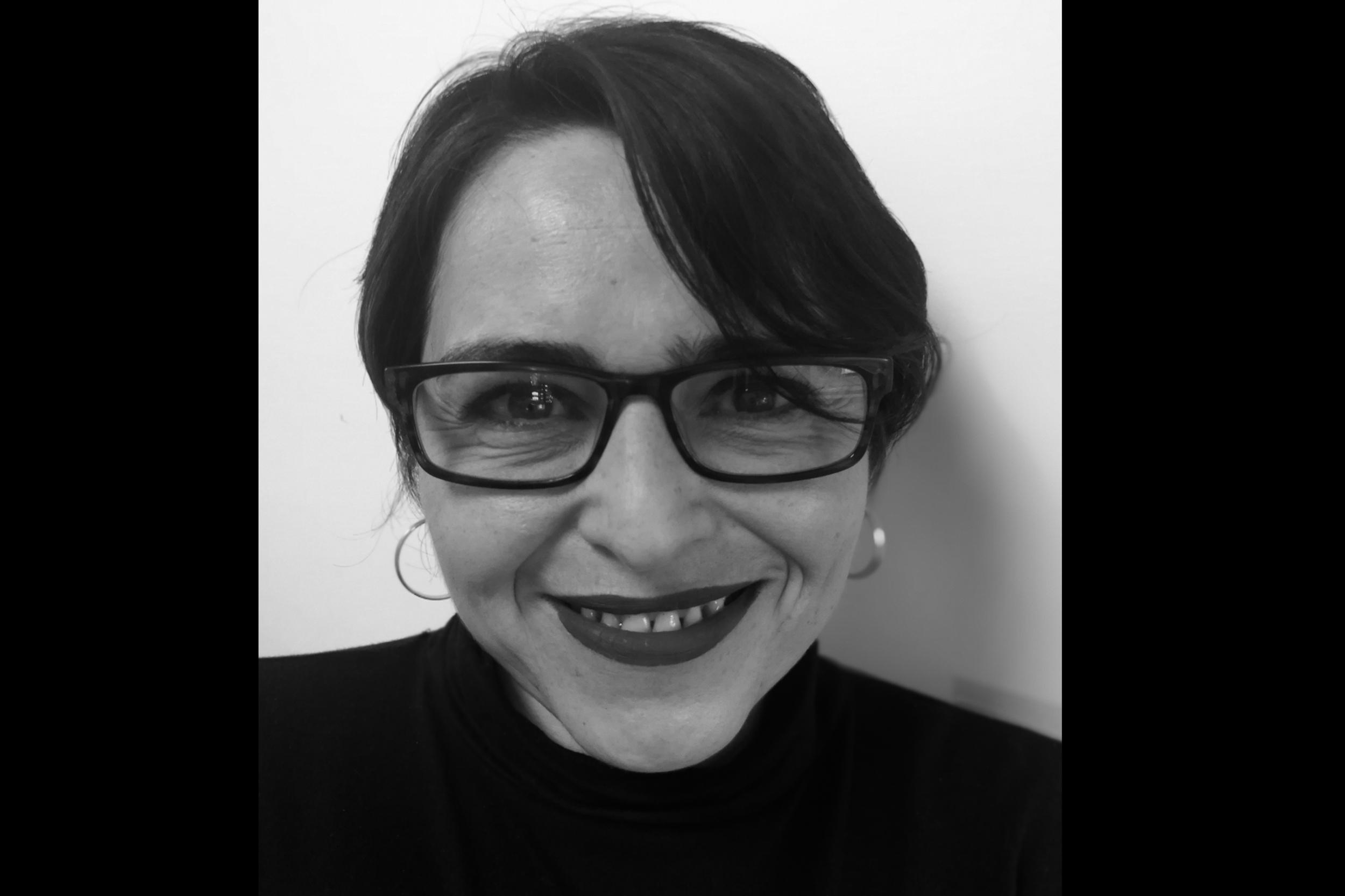 Claudia Ivón Rivera es profesora a tiempo completo de la Licenciatura en Comunicación Social de la UCA. Se especializa, desde hace 20 años, en la investigación en comunicación, análisis de argumentos y metáforas. Sus áreas de trabajo incluyen el monitoreo de las nuevas tecnologías y las redes sociales y sus implicaciones en las campañas políticas a través del Observatorio de Comunicación Política del Departamento de Comunicaciones y Cultura de la UCA.