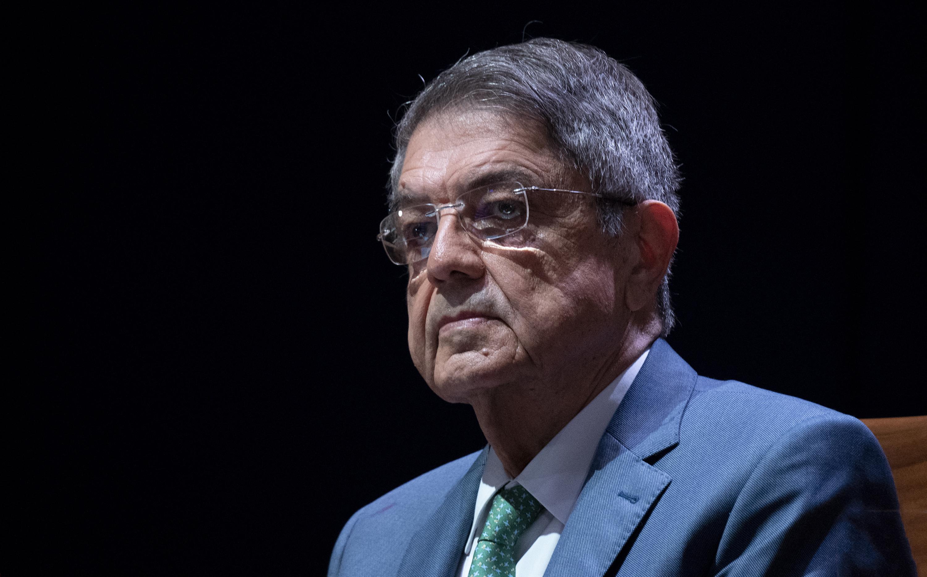 El galardonado escritor nicaragüense y exvicepresidente Sergio Ramírez recibe el Doctorado Honoris Causa (honoris causa) de la Universidad de Costa Rica, en San José, el 23 de mayo de 2022. - Ramírez se exilió en Madrid en 2021 luego de ser acusado de 