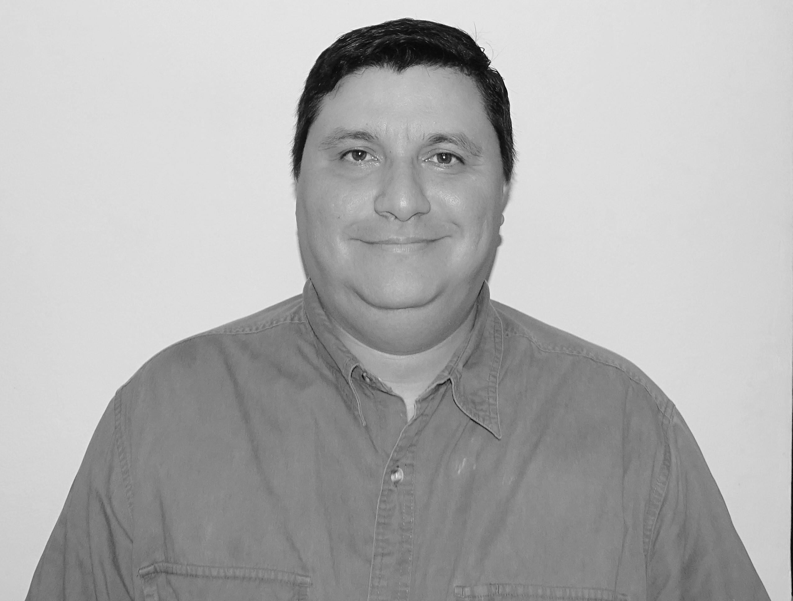 Julio César Acosta Burgos es  Guía Nacional de Turismo con especialidad en observación de aves y c oordinador para El Salvador del evento Global Big Day del proyecto de ciencia ciudadana eBird.