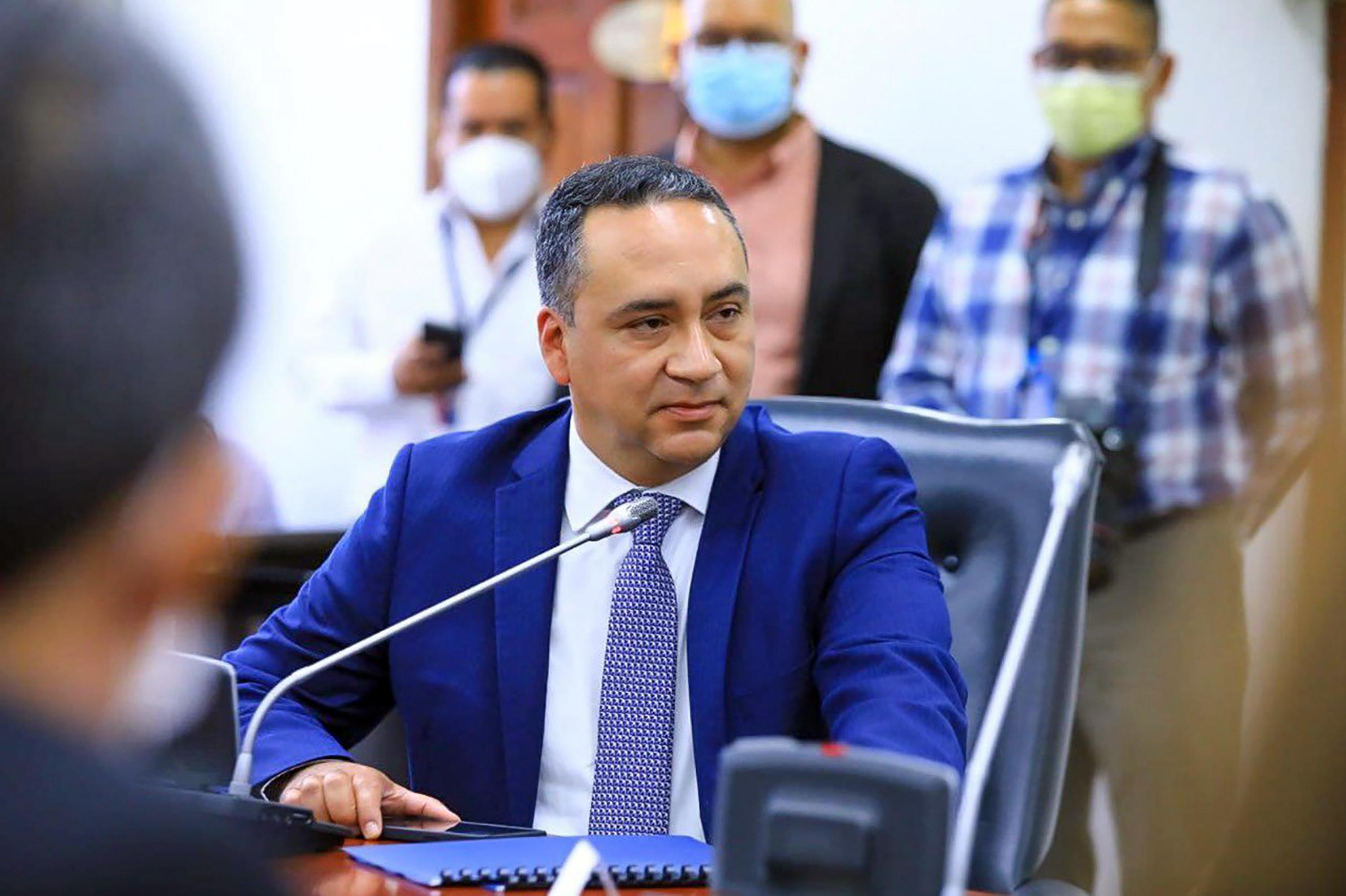 El Fiscal General, Rodolfo Delgado, durante una intervención en la Comisión Política de la Asamblea Legislativa en noviembre del 2021. Foto obtenida de la cuenta de Twitter del fiscal Delgado.