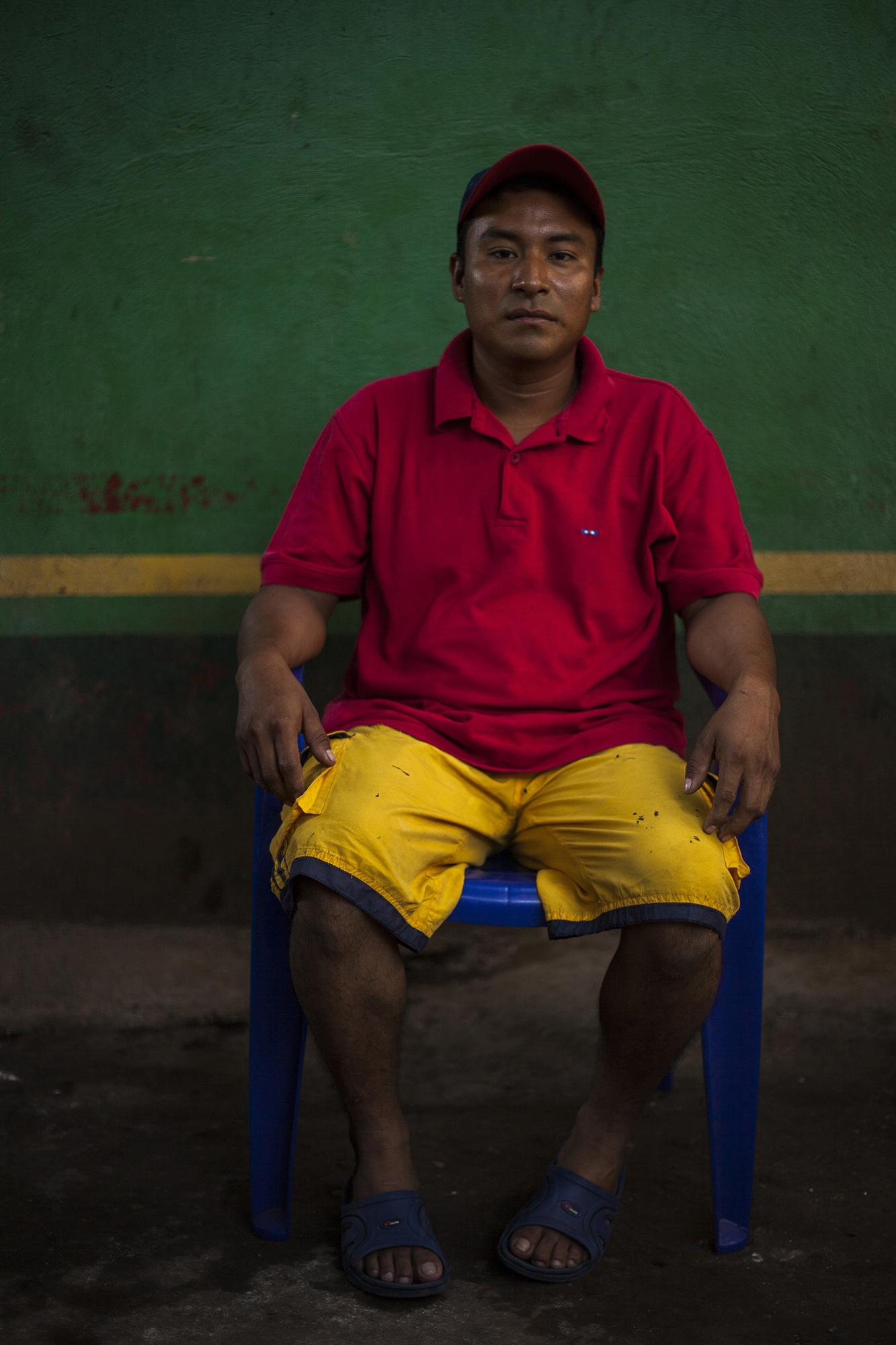 Kevin Hernández, de 29 años, era un empleado del ingenio Palo Gordo hasta que en 2012 fue despedido por participar en una protesta al interior de la fábrica. Nunca, dice, se presentaron pruebas que demostraran que él había agredido a uno de los gerentes de la fábrica. El ingenio, de hecho, desmontó la acusación tiempo después, pero Kevin no ha podido conseguir trabajo desde entonces. El caso fue de conocimiento del Alto Comisionado de Naciones Unidas para los Derechos Humanos.