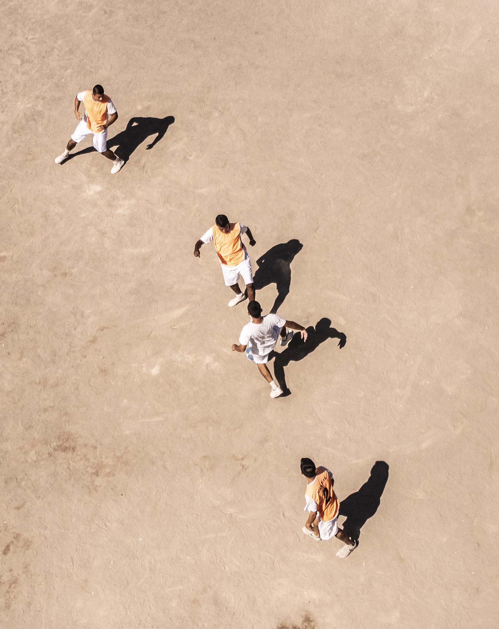 El programa de deportes es el tercero con mayor número de reos inscritos en el penal, sólo superado por el de religión y el educativo. La mayoría de actividades deportivas se realizan en los sectores 2 y 3, los más amplios, al punto que el S-2 alberga una cancha polvosa para la práctica del futbol. 