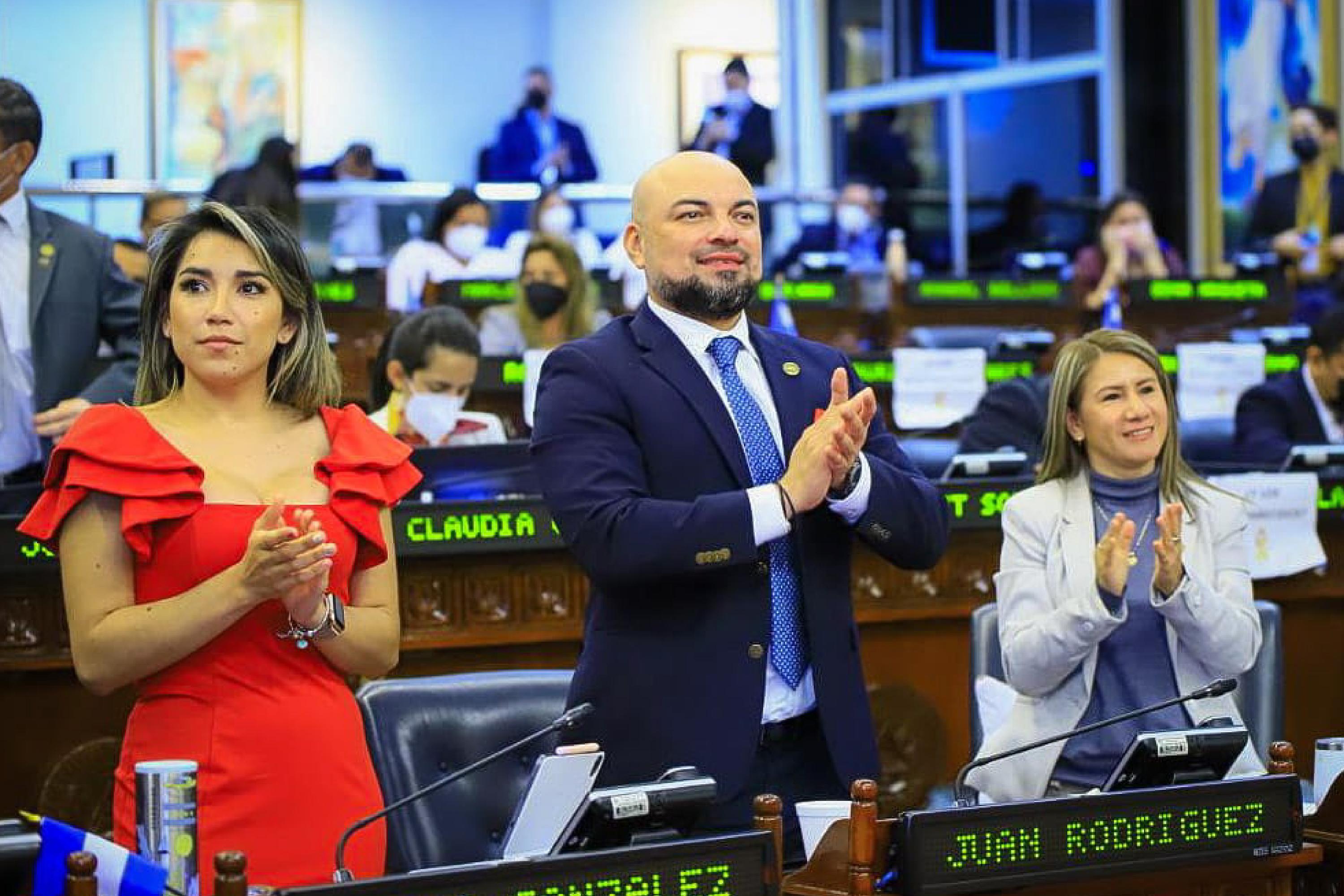 El diputado de Nuevas Ideas Juan Rodríguez, durante una Sesión Plenaria del 11 de enero de 2022. Fotografía de la cuenta pública del diputado.