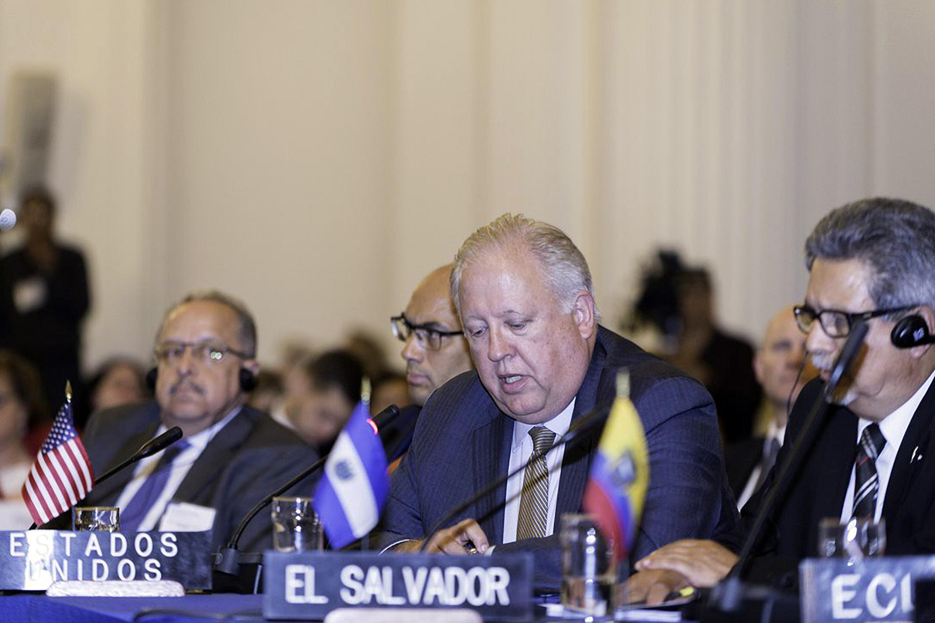 Thomas Shannon, un exdiplomático estadunidense con 35 años de experiencia en el Departamento de Estado y asesor de la firma Arnold & Porter, anunció que va a dejar de trabajar con el Gobierno de El Salvador. Fotografía de 2018, del Departamento de Estado.