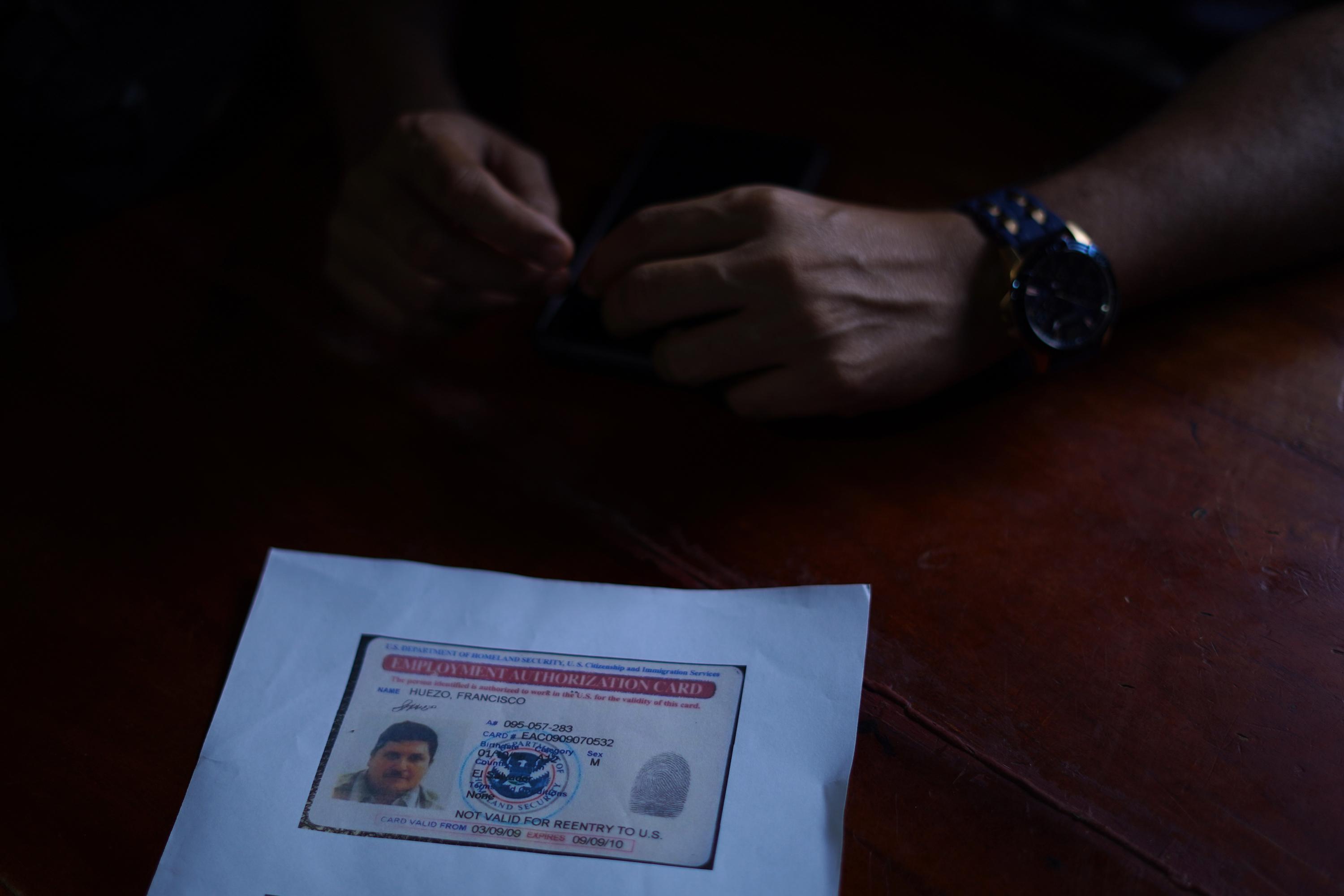 Francisco Huezo obtuvo un permiso de trabajo en Estados Unidos, donde laboró en una empresa de reciclaje. En el año 2010 volvió a El Salvador para seguir con sus negocio de lácteos. Foto de El Faro: Víctor Peña. 