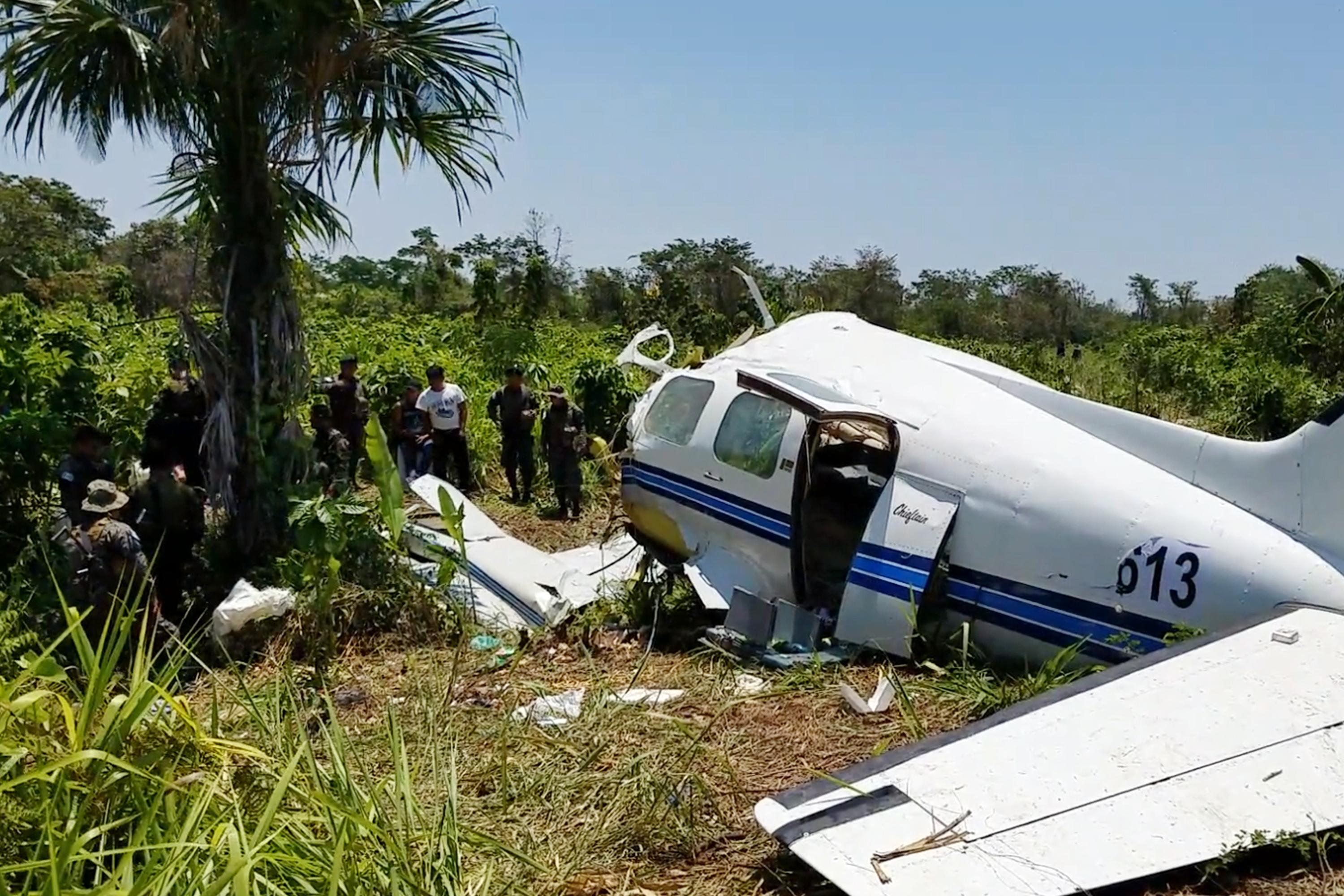 El 13 de abril de 2019, una avioneta con matrícula venezolana se estrelló en la aldea Sepens, una comunidad en las afueras del municipio de Sayaxché, en el departamento de Petén. La avioneta no logró llegar a la selva y aterrizar en esas pistas. Foto de El Faro: Archivo.