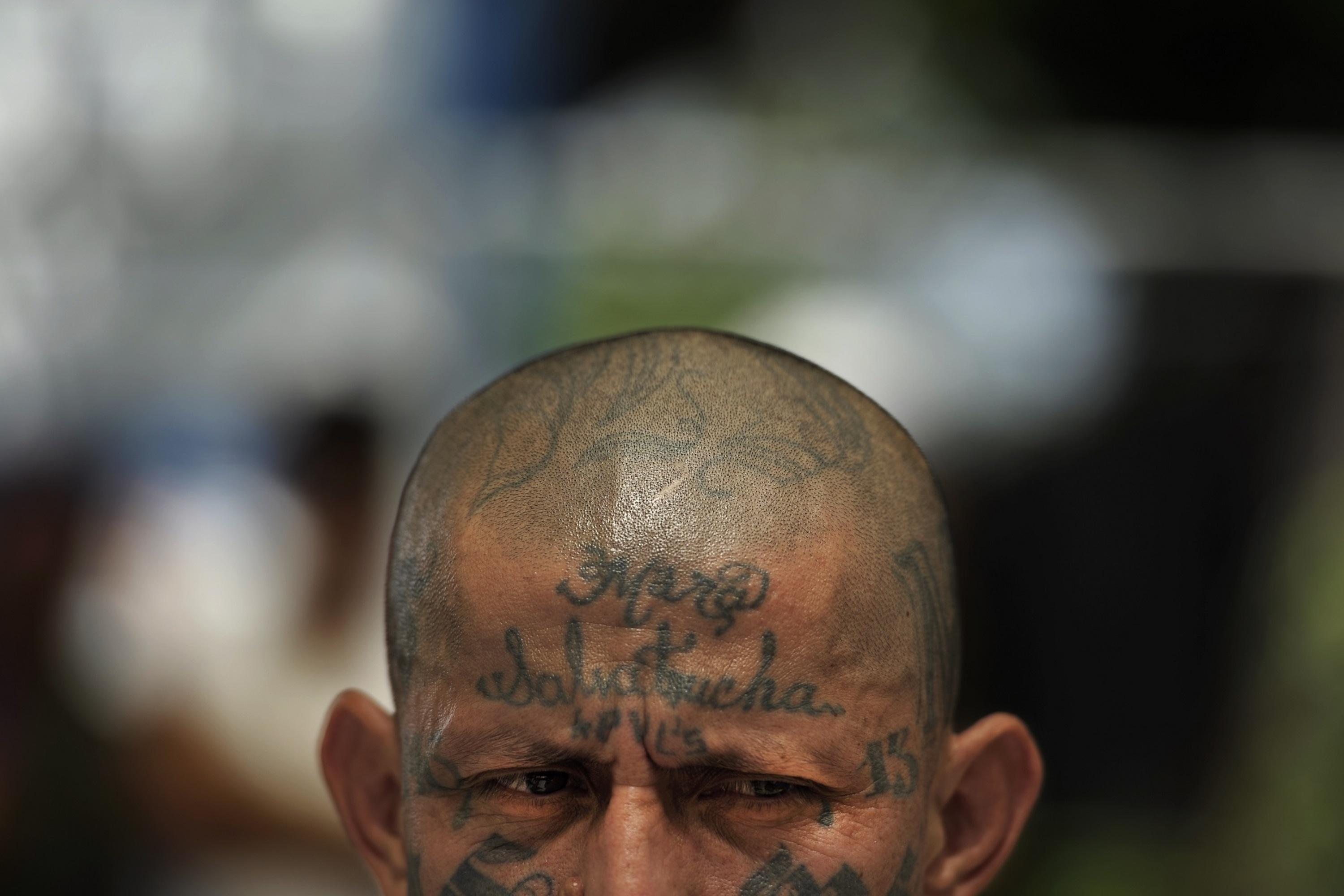 Carlos Tiberio Ramírez Valladares, “Snayper”, miembro de la Ranfla Nacional de la Mara Salvatrucha (MS-13). Fotografía tomada en el Centro Penal de Ilopango, el 24 de septiembre de 2012, en un evento en el marco de la Tregua entre las pandillas y el gobierno. Foto archivo El Faro