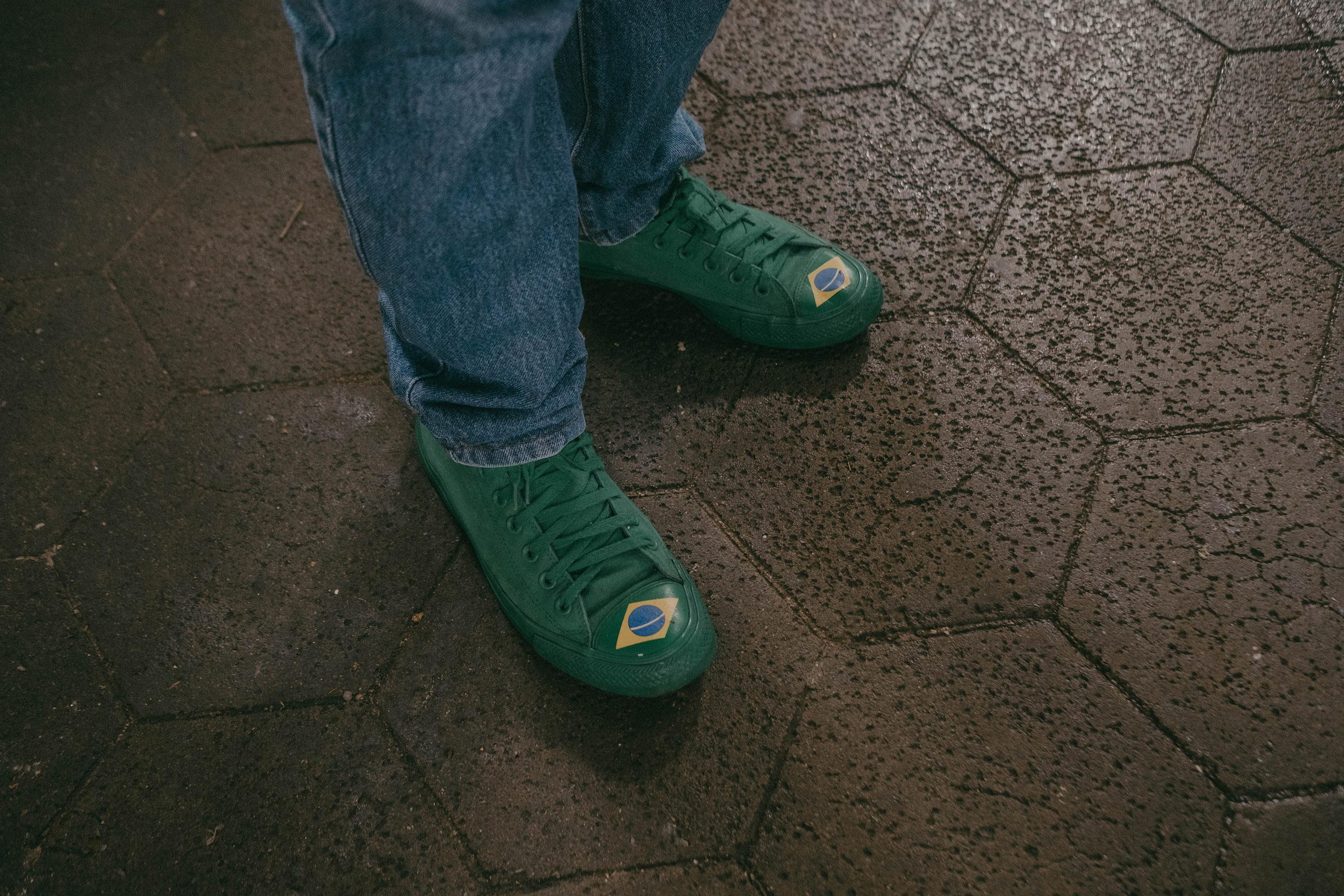 Qatar 2022 es la segunda copa del mundo en la que José Cuéllar puede usar sus zapatos de la bandera de Brasil, fue un regalo de su hija y hoy que no los encontraba se preocupó, 