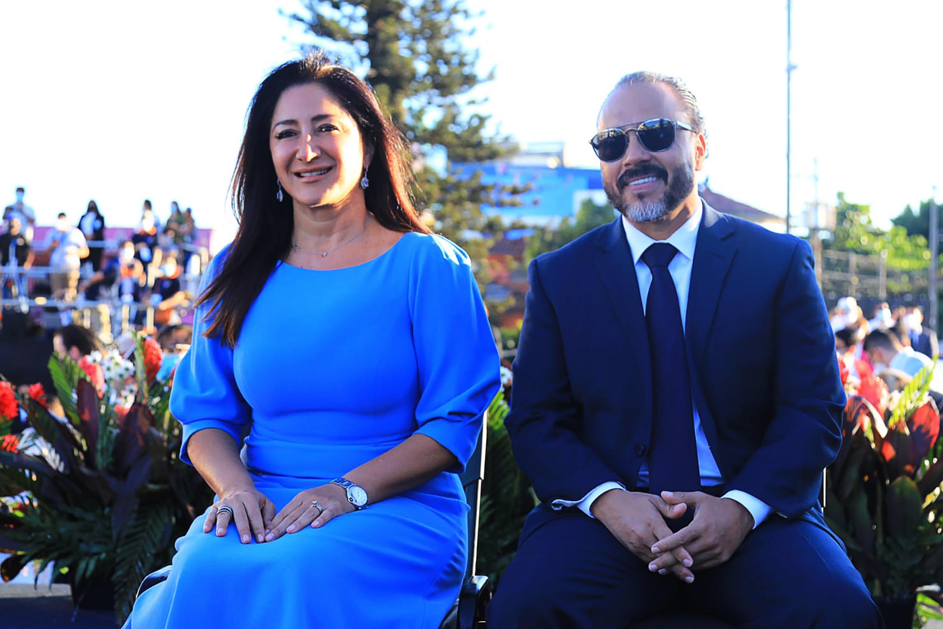 Michelle Sol, Minister of Housing, and Ernesto Castro, President of the Legislative Assembly, during the beatification ceremony of Father Rutilio Grande, Nelson Lemus, Manuel Solórzano and Fray Cosme Spessotto, held in San Salvador, on January 22, 2022. Photo: Legislative Assembly.