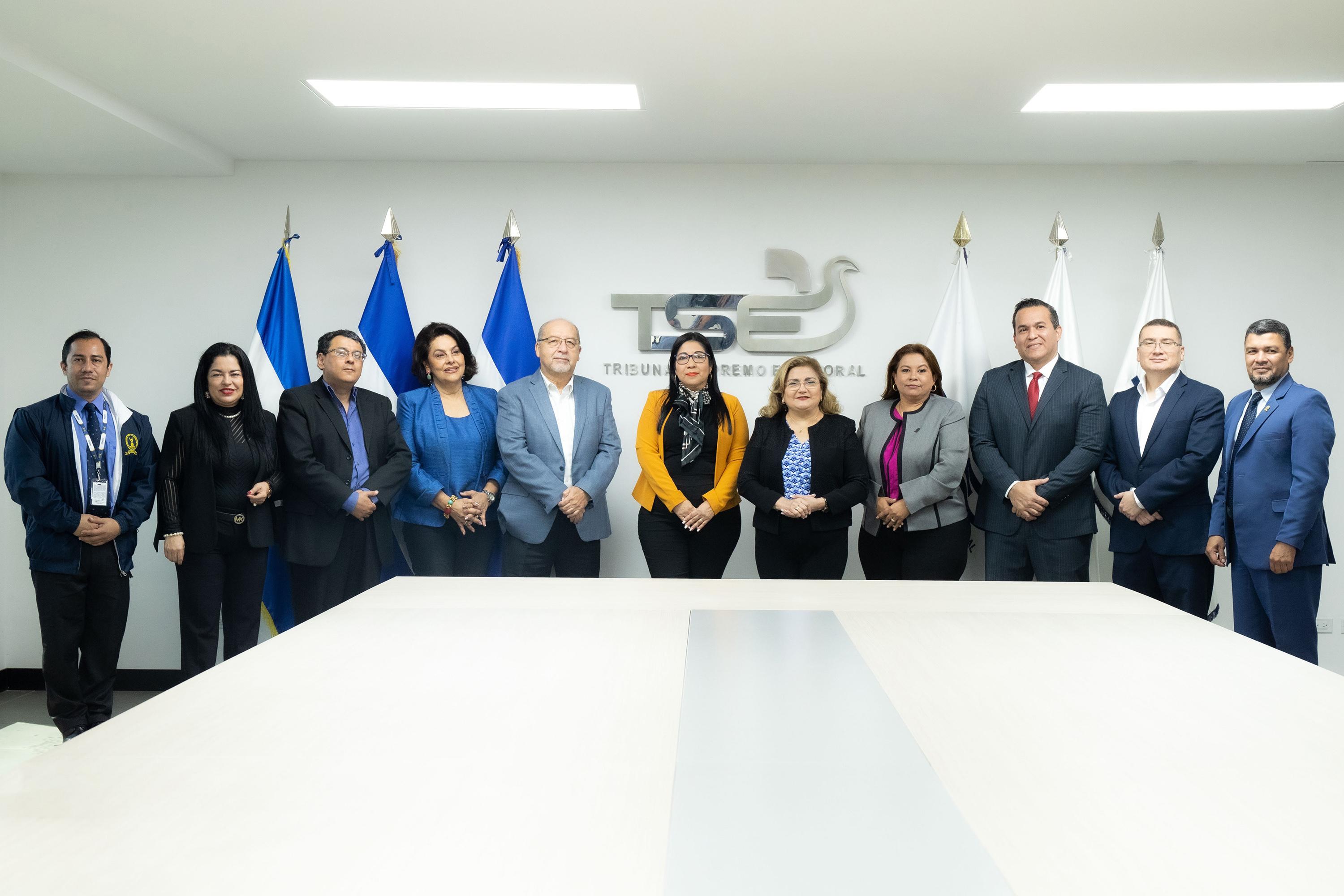 Raquel de Caballero, Procuradora para la Defensa de los Derechos Humanos visitó a los magistrados del TSE el lunes 6 de marzo de 2023. Foto: cortesía.  