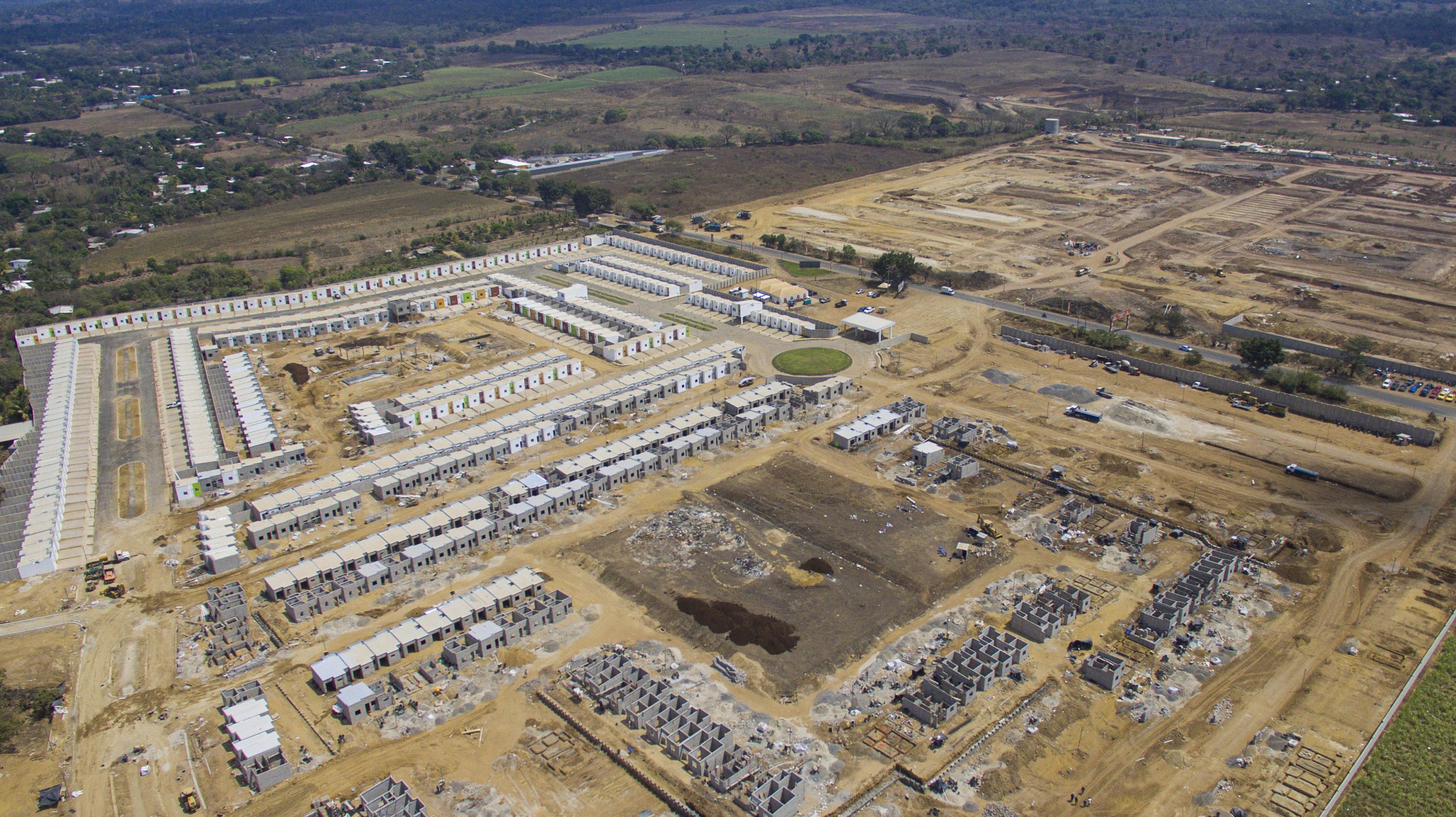 Image of the Fénix real estate construction site in Hacienda La Labor, Ahuachapán. Photo Víctor Peña
