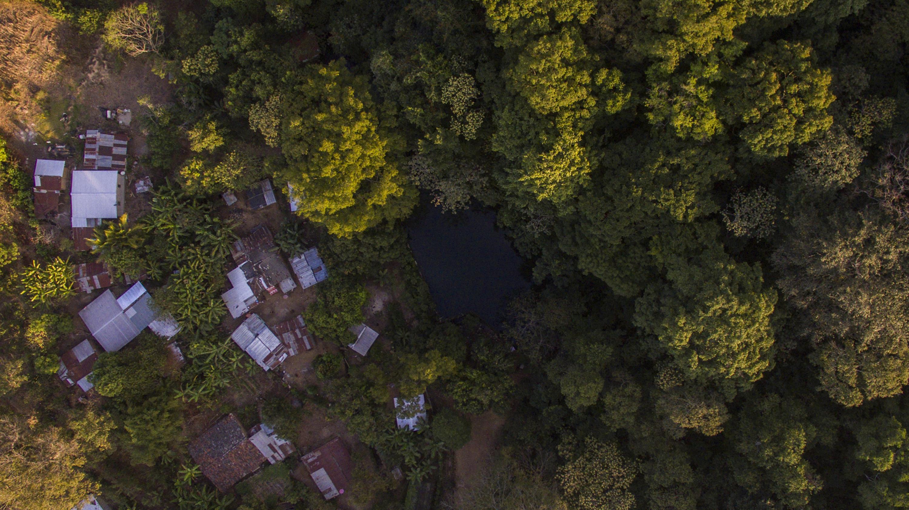 The community of La Labor orbits the old hacienda that, until 2012, processed the coffee cultivated in the vicinity in Chipilapa canton, Ahuachapán. Homes of sheet metal and adobe flank a spring that provides water and draws internal tourism near a 96-acre protected natural area.