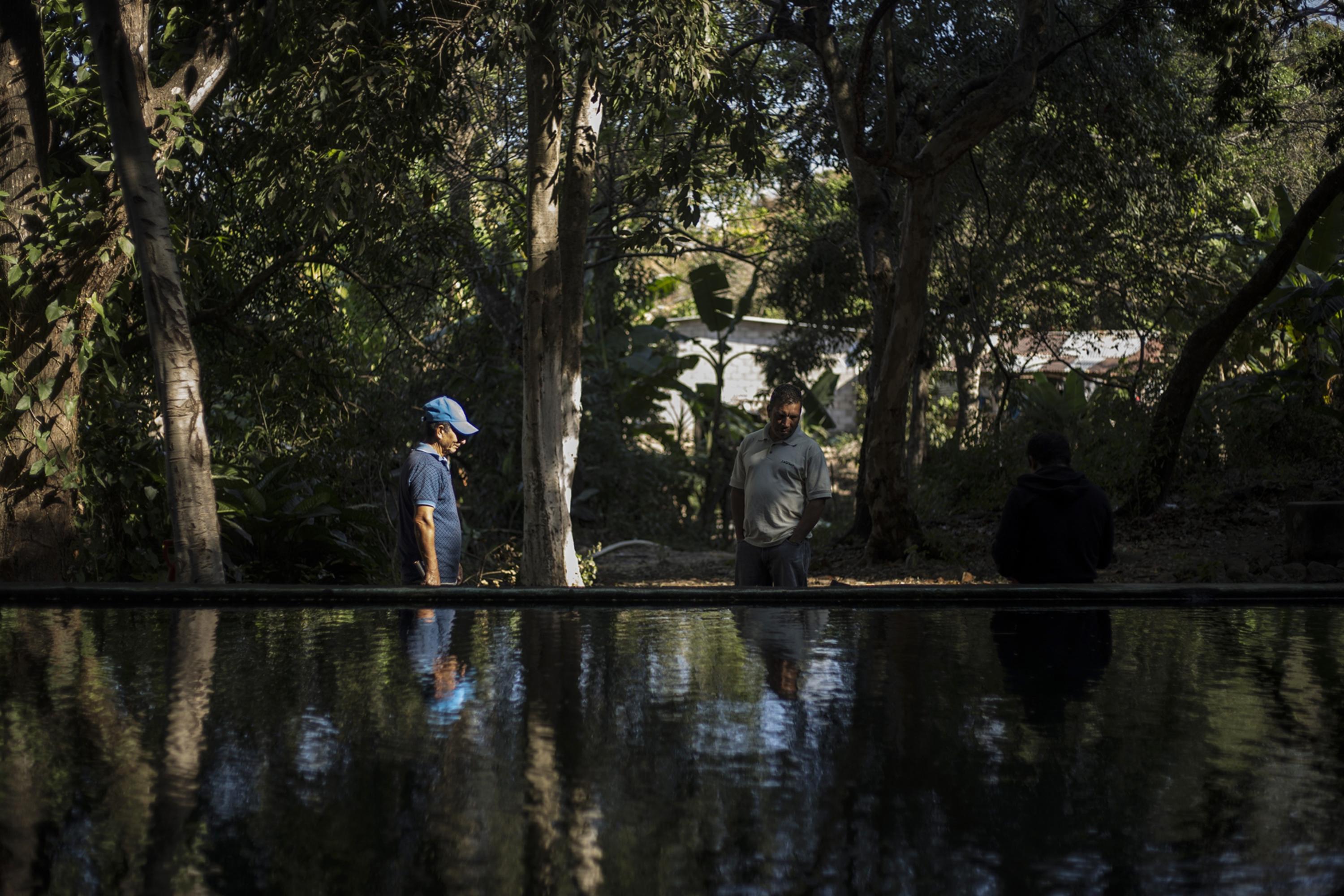 In the morning on Monday, January 17, 2022, some residents got together to repair and seal one of the spigots to the main water pipeline. Some brought cement and sand; others bricks and tools.