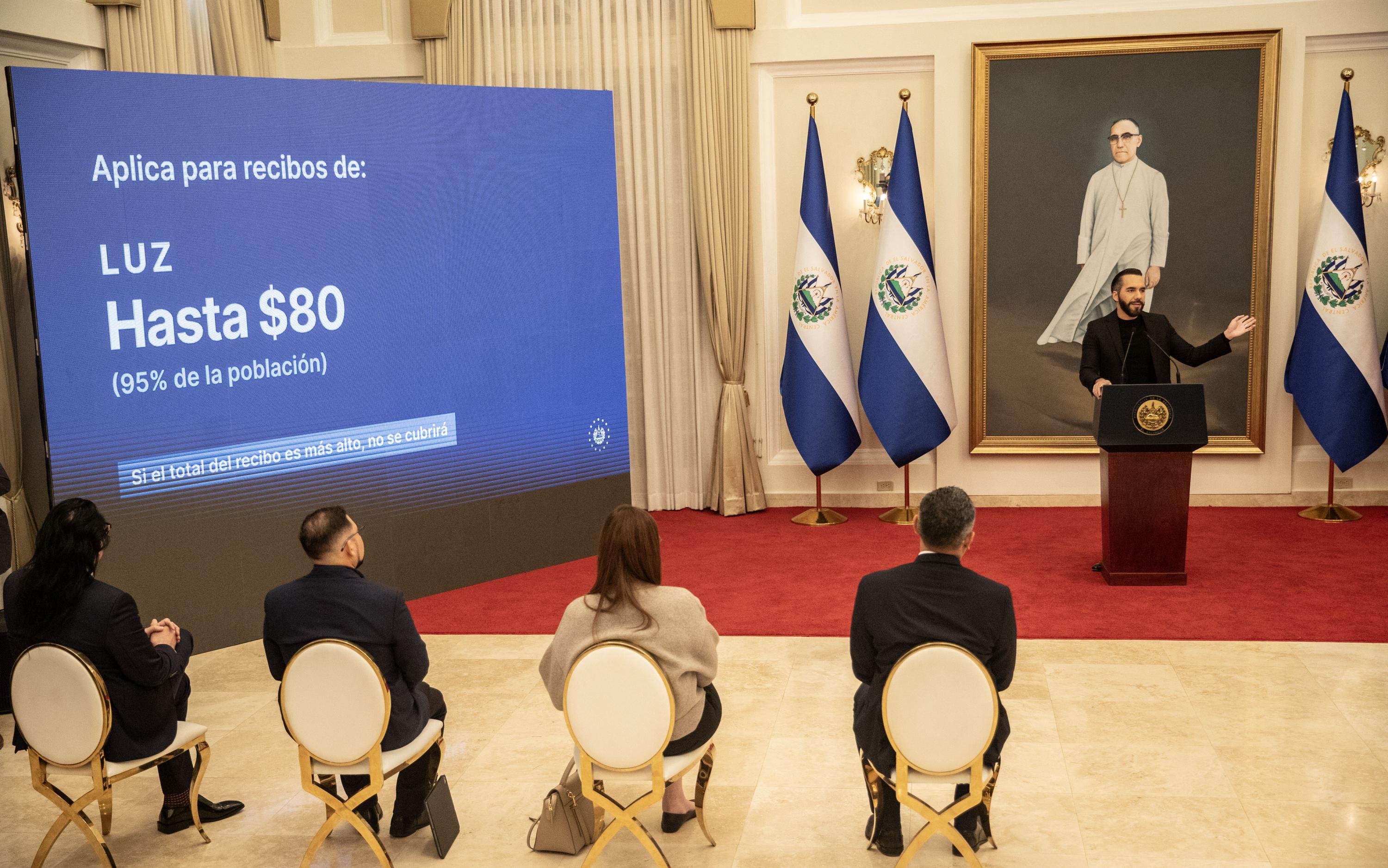 At a press conference on Jan. 14, 2025, Salvadoran President Nayib Bukele announced “measures for economic relief” entailing the one-time payment of monthly electricity and water bills for 95 percent of Salvadoran households. He did not say which state budget provided the funds for the initiative. Photo Carlos Barrera