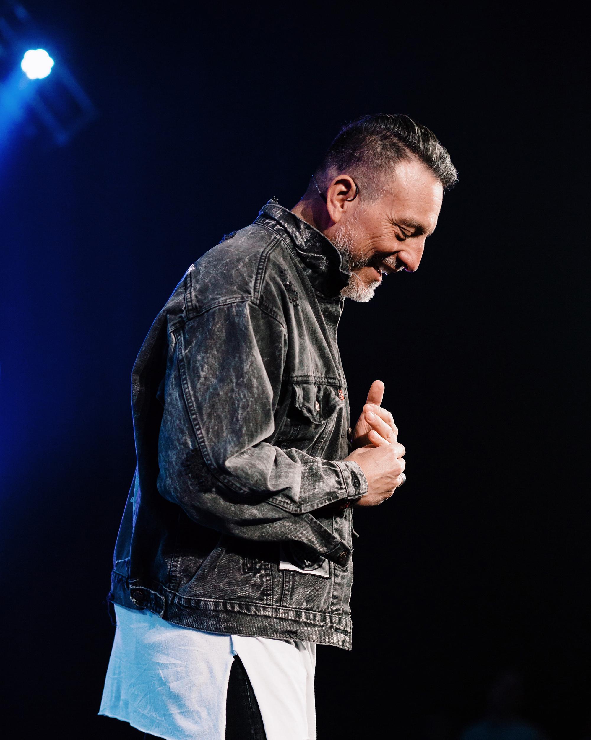 Erwin Mcmanus creó una marca de modas, una compañía de tecnología y una productora de cine, además de ser escritor y pastor evangélico. Foto: cortesía Mosaic.