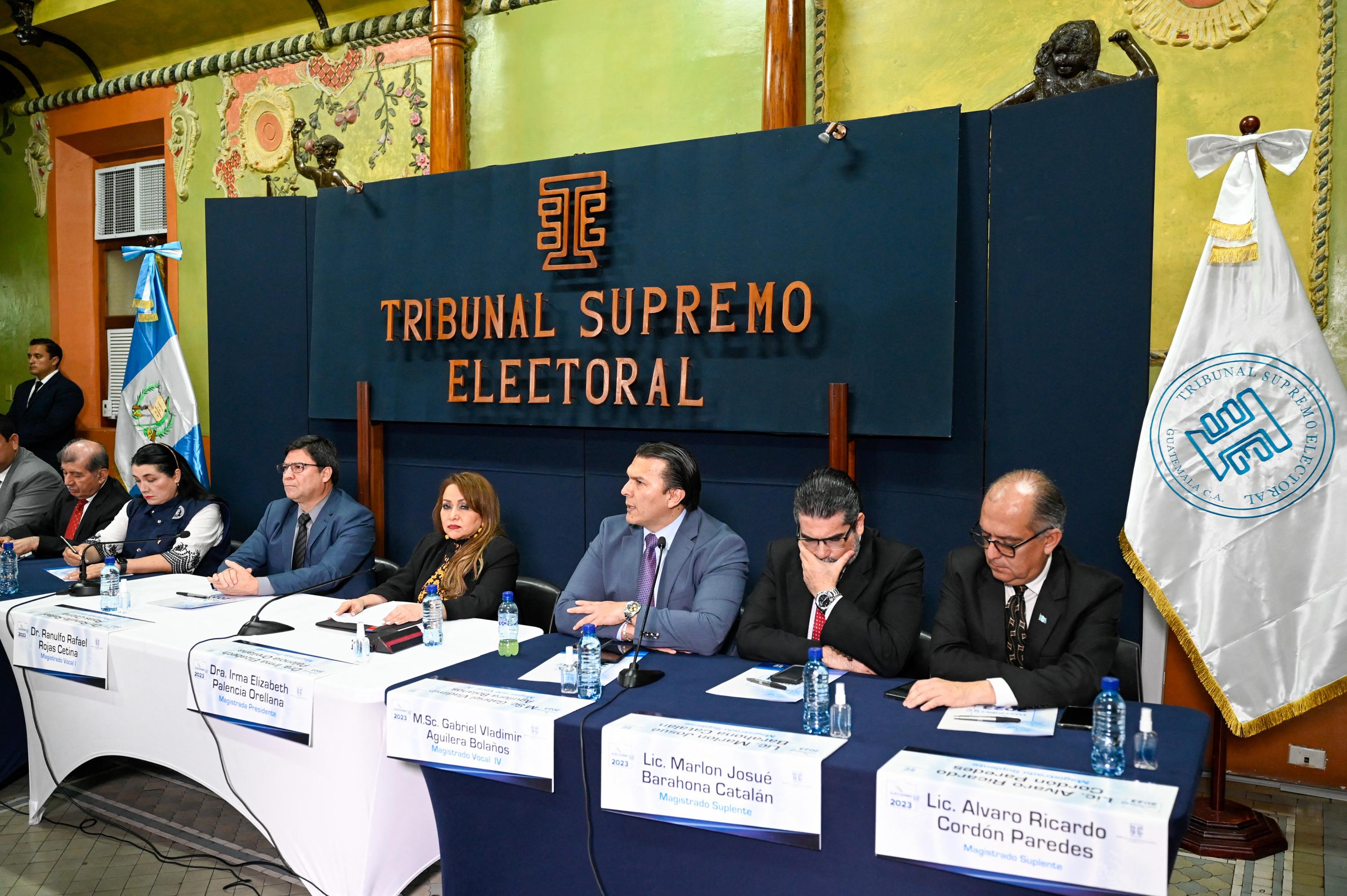 El Tribunal Supremo Electoral anunció en conferencia de prensa los resultados finales de las elecciones presidenciales y confirmó el triunfo de Bernardo Arévalo Y Karin Herrera como presidente y vicepresidenta de Guatemala. Foto de El Faro: Johan Ordónez/AFP