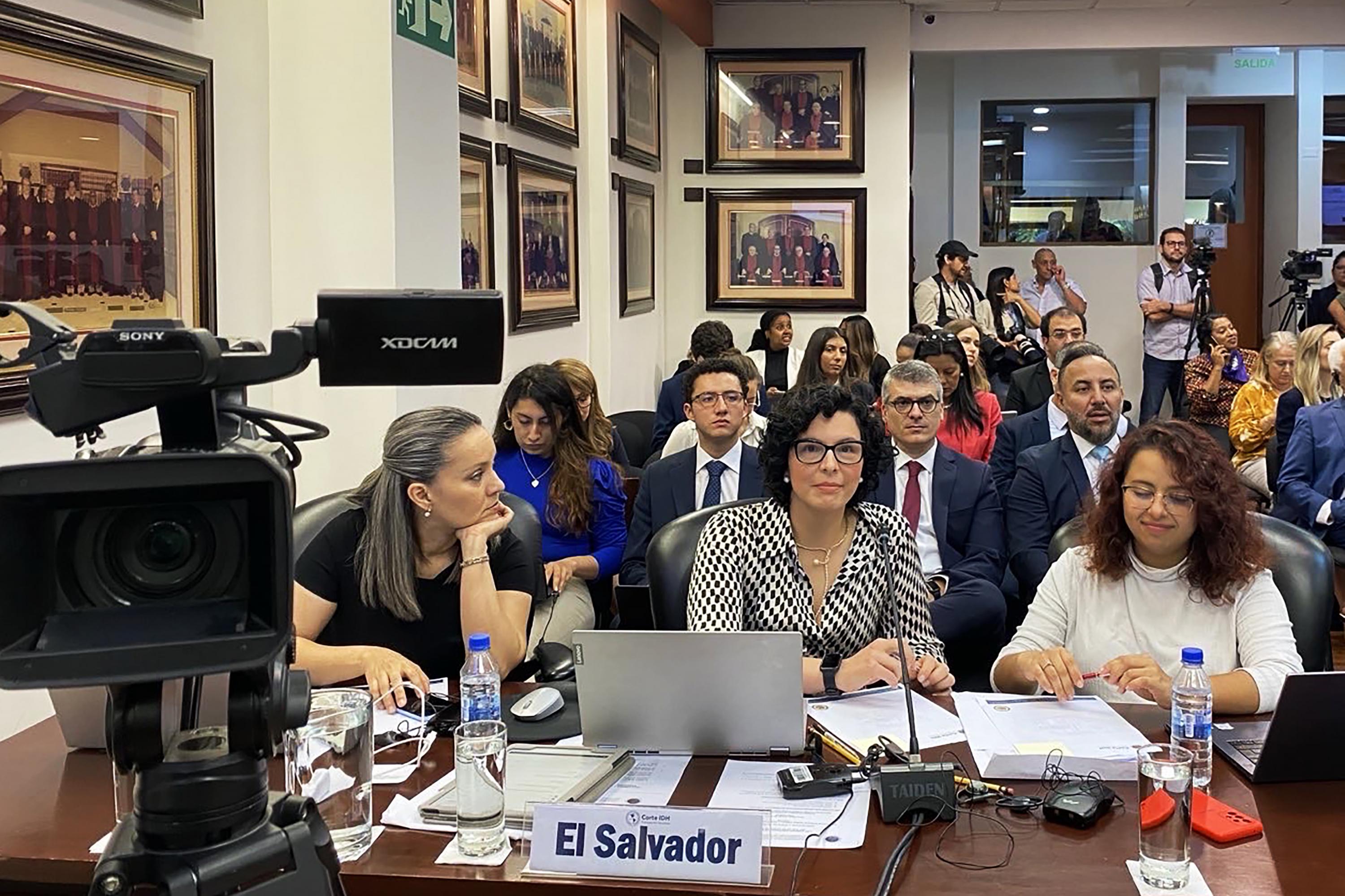 Representantes del Estado salvadoreño asisten a la audiencia en marzo de 2023 ante la Corte Interamericana por el caso Beatriz en San José Costa Rica. Foto de El Faro: María Luz Nóchez.