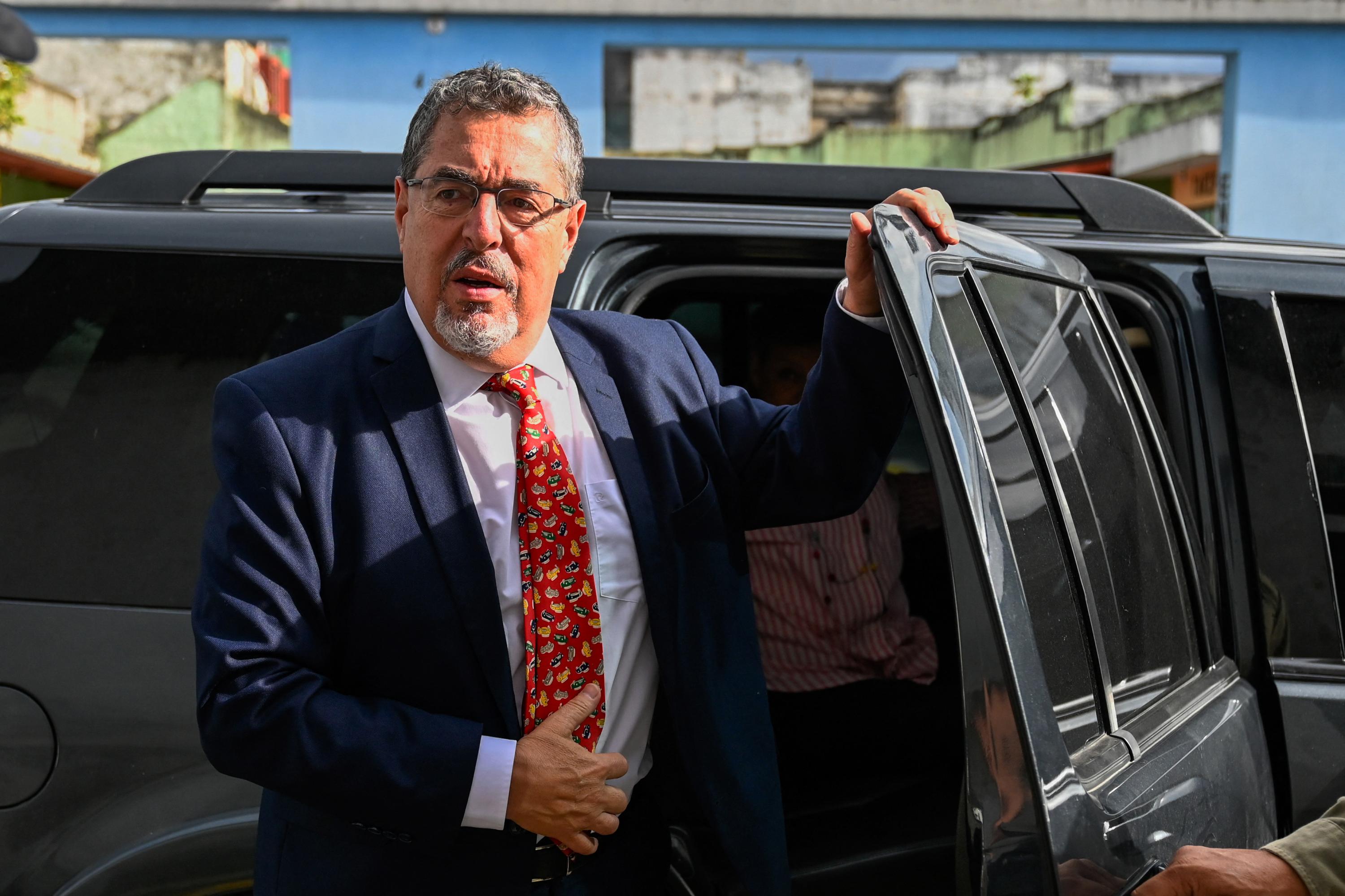 Bernardo Arévalo obtained second place in Guatemala’s June 2025 election. The Supreme Electoral Tribunal certified the results, whereas a criminal court suspended the “legal incorporation” of his party, the Semilla Movement. Photo Johan Ordóñez/AFP