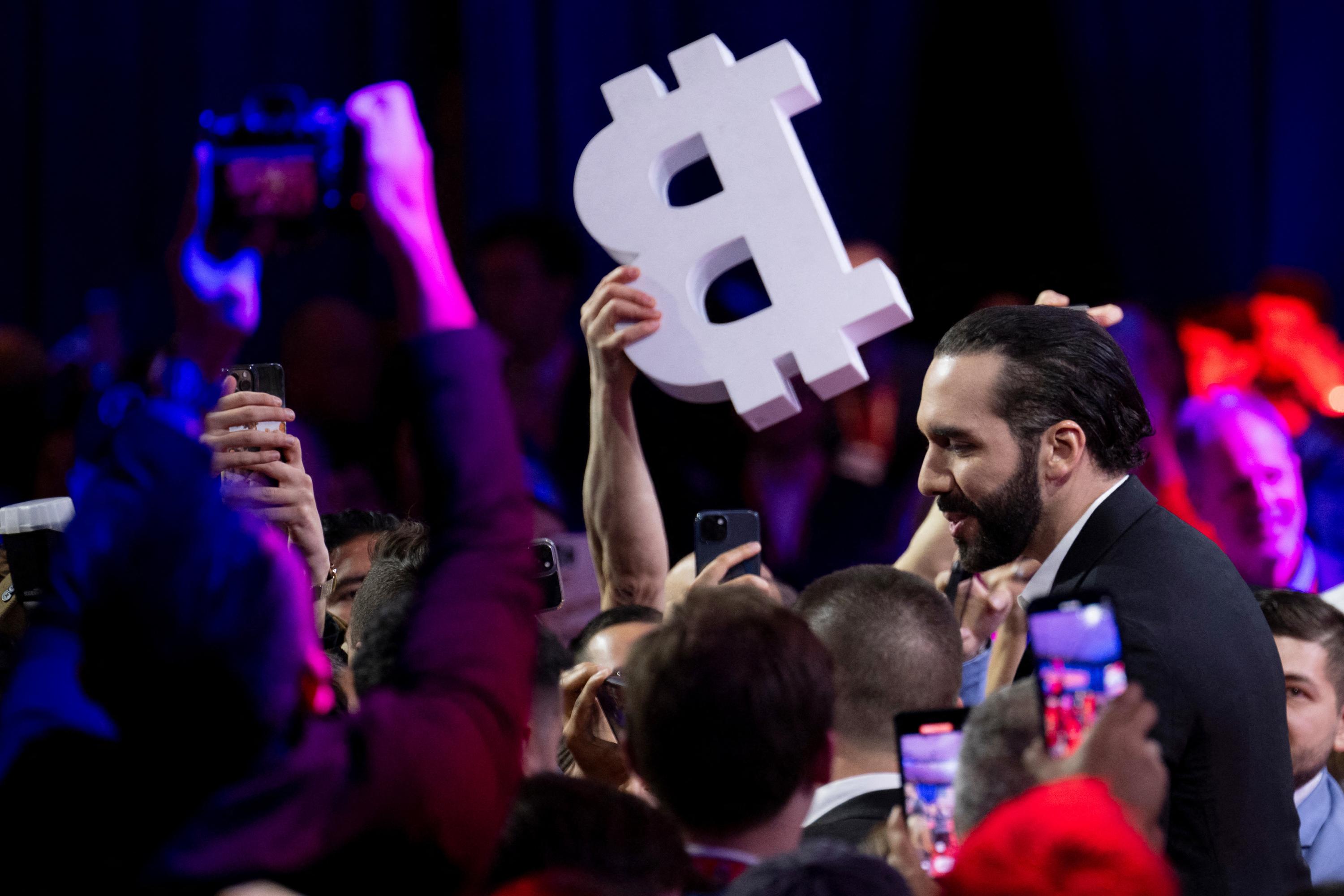 Nayib Bukele greets sympathizers at the Conservative Political Action Conference in National Harbor, Maryland, on Feb. 22, 2024. Photo Brendan Smialowski/AFP